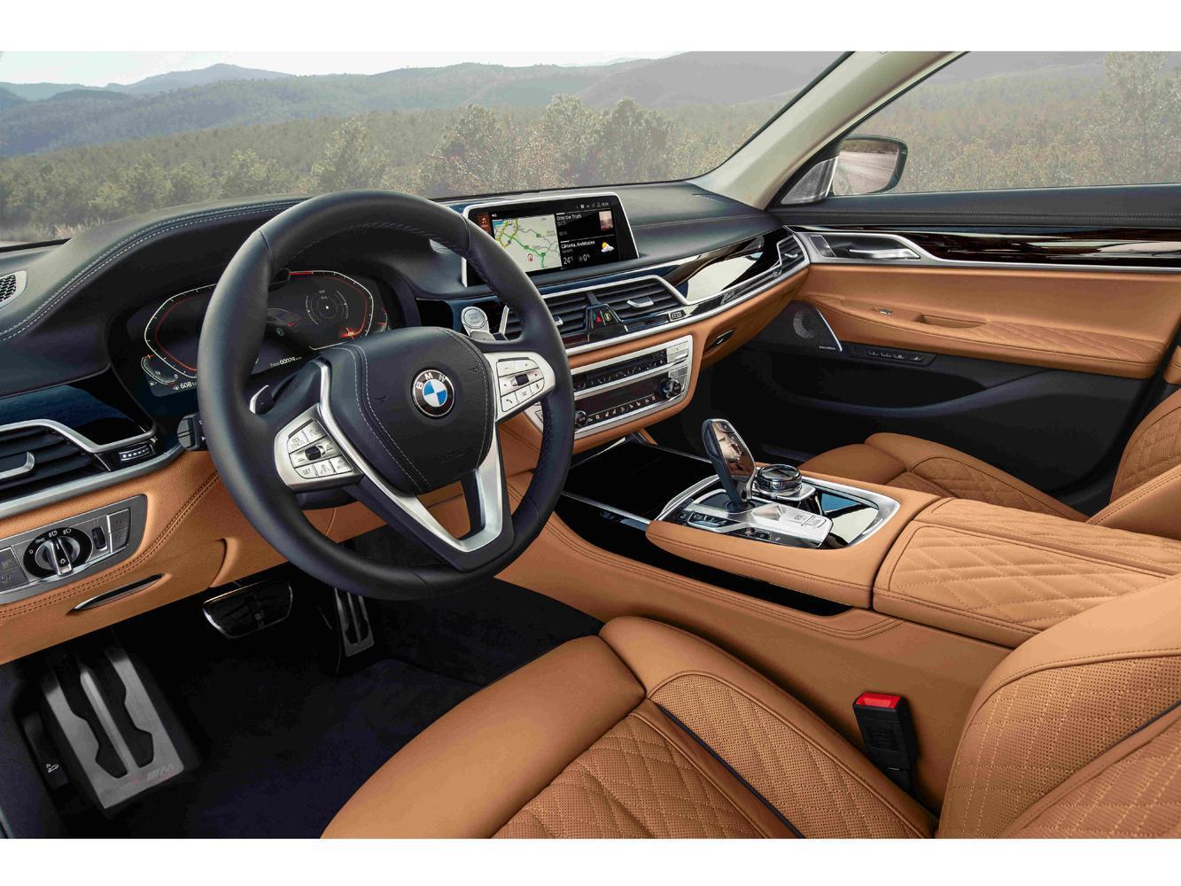 全新BMW 7系列Edition M豪華座艙以傲視同級的領先配備將層峰駕乘體驗堆砌至嶄新高度。