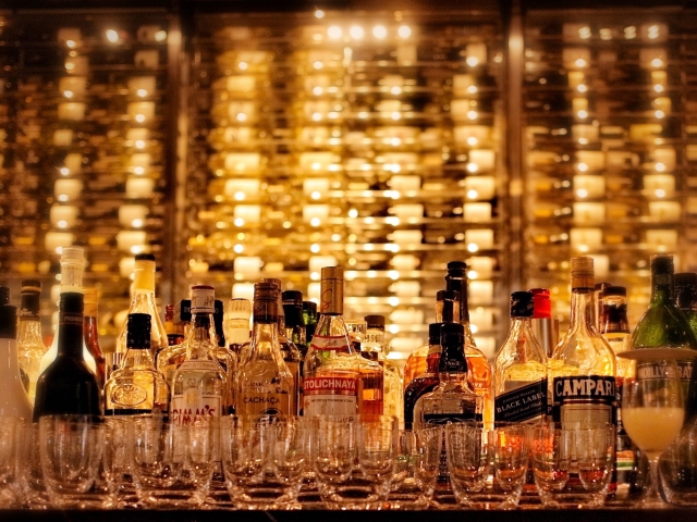 38歲男居家檢疫還泡夜店，警方臨檢逮個正著。（圖photo ac）