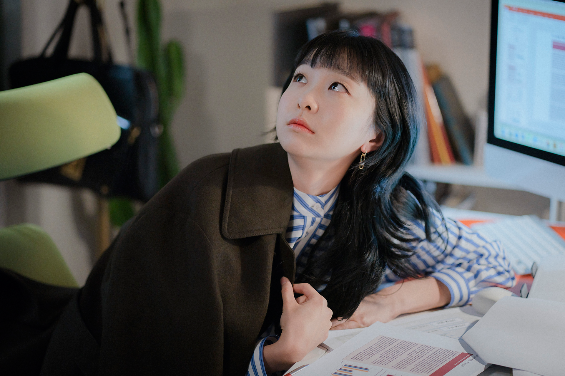 TASAKI fine links耳環充滿都會現代感,由金多美詮釋再適合不過。(NETFLIX提供)