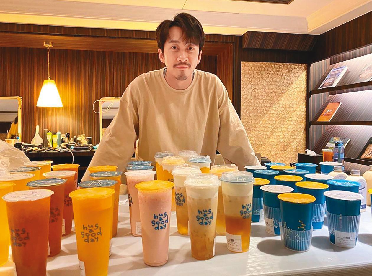 陳漢典經常透過社群網站宣傳自家飲料店。(翻攝自陳漢典IG)