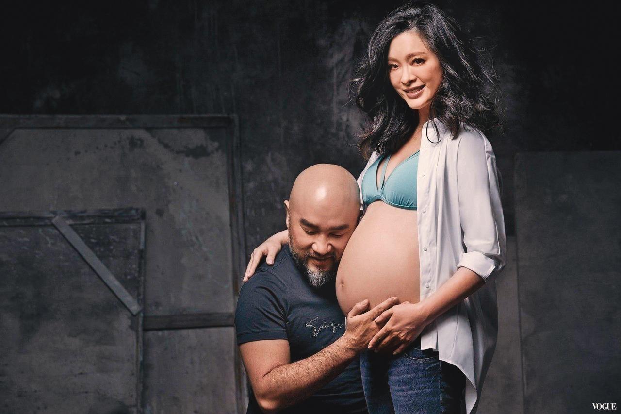 劉真在懷女兒時曾與辛龍拍下美美的孕肚照，幸福洋溢在他們臉上。（雙向提供）