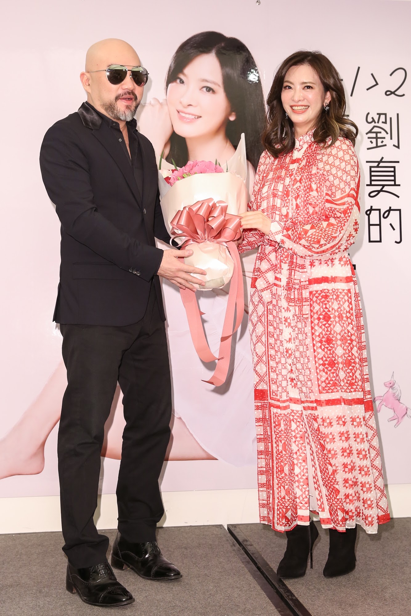 愛妻離世，辛龍只能含淚接受事實。（本刊資料照）