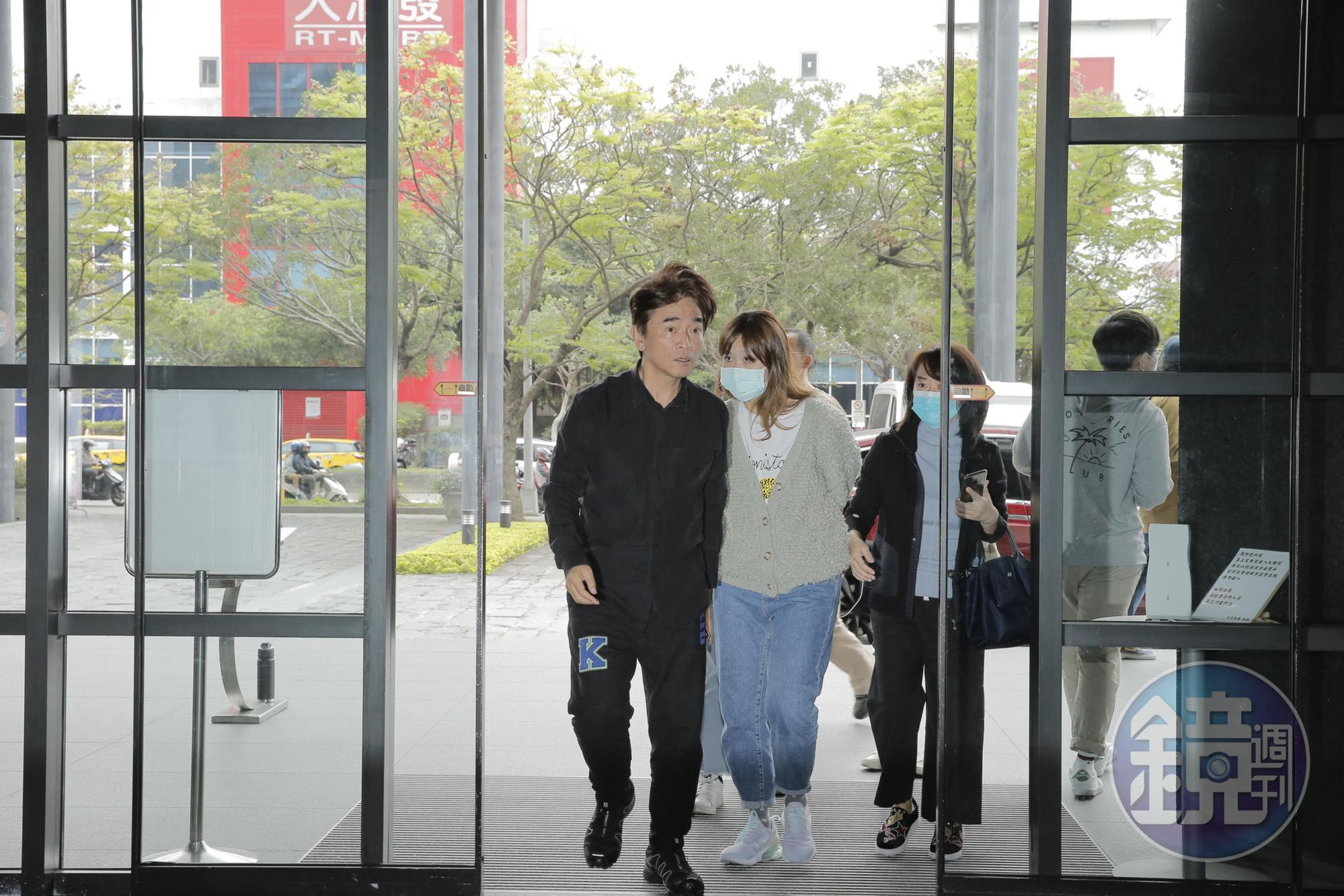 吳宗憲一早就到辛龍家慰問致意,接著直接到電視台錄影。
