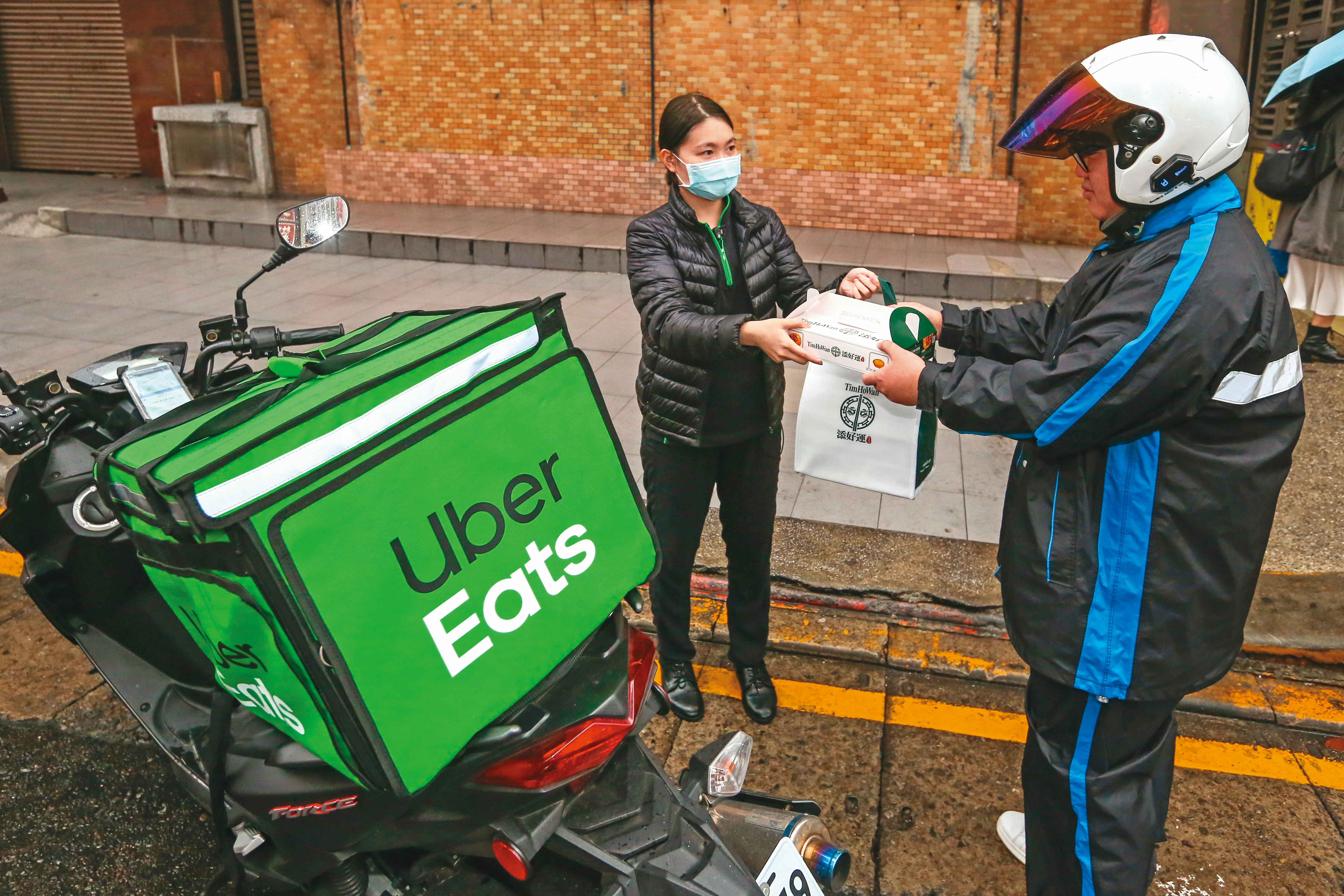 最近外帶、外送成為餐廳經營的主流模式，內用人次明顯減少。