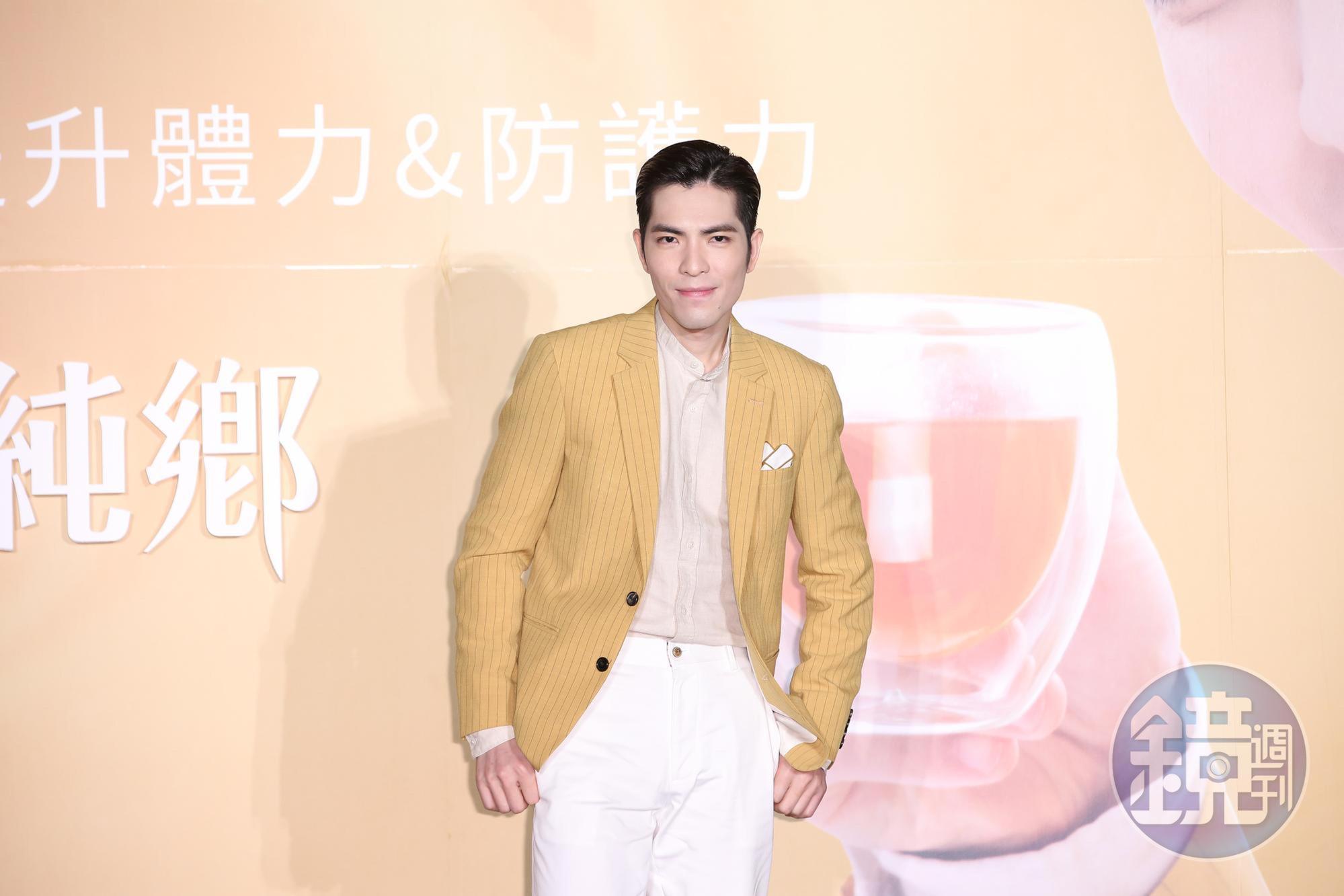 蕭敬騰年後首場活動,為滴雞精代言露面。