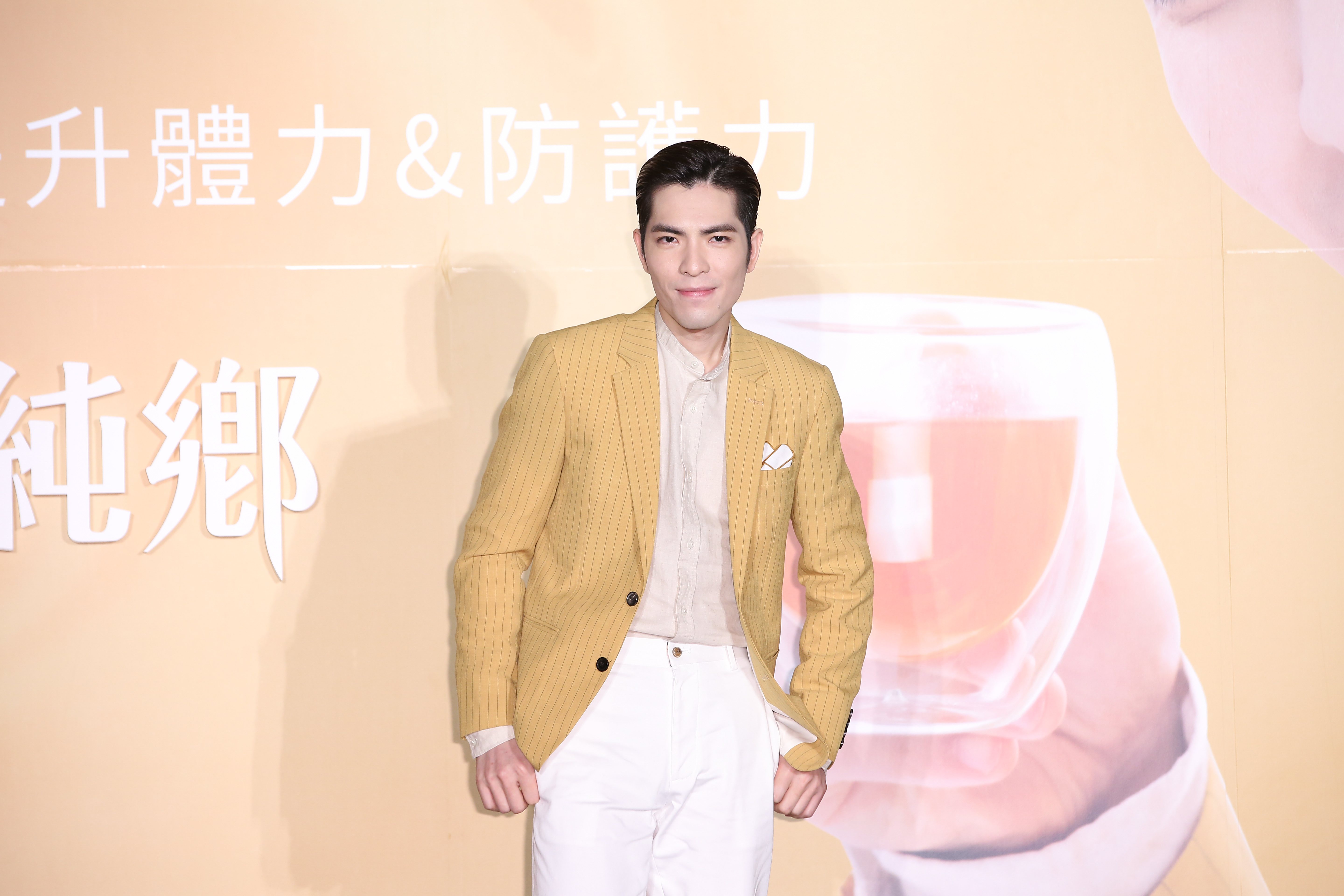 蕭敬騰年後首場活動,為滴雞精代言露面。