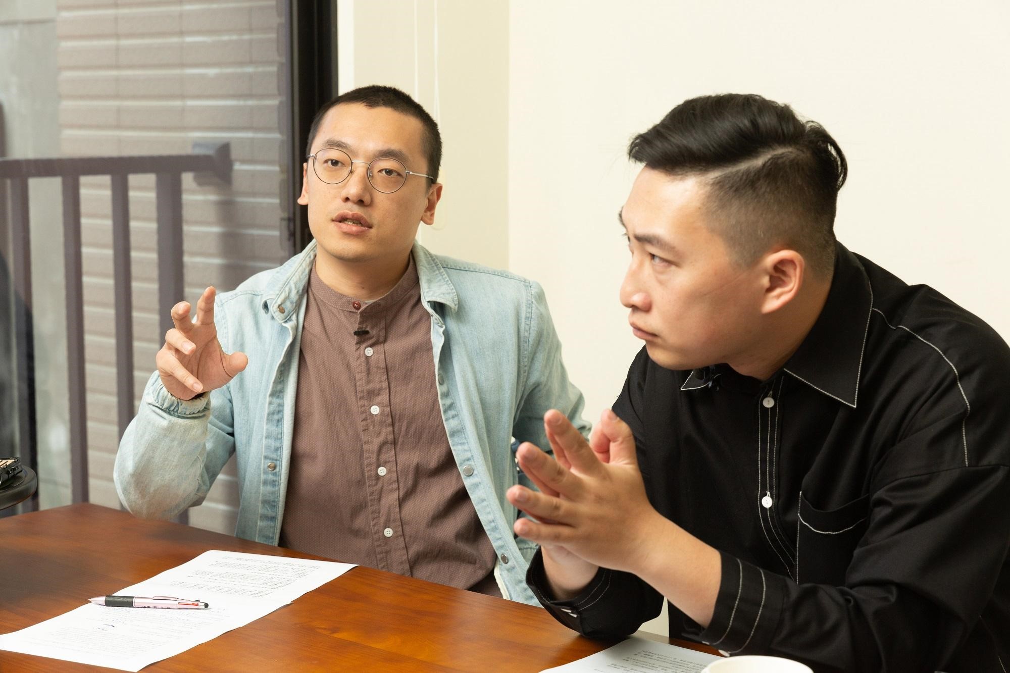 本土奇幻戲劇《妖怪人間》，由編導馬毓廷（左）、製作人張辰漁（右）兩位七年級生合作完成。