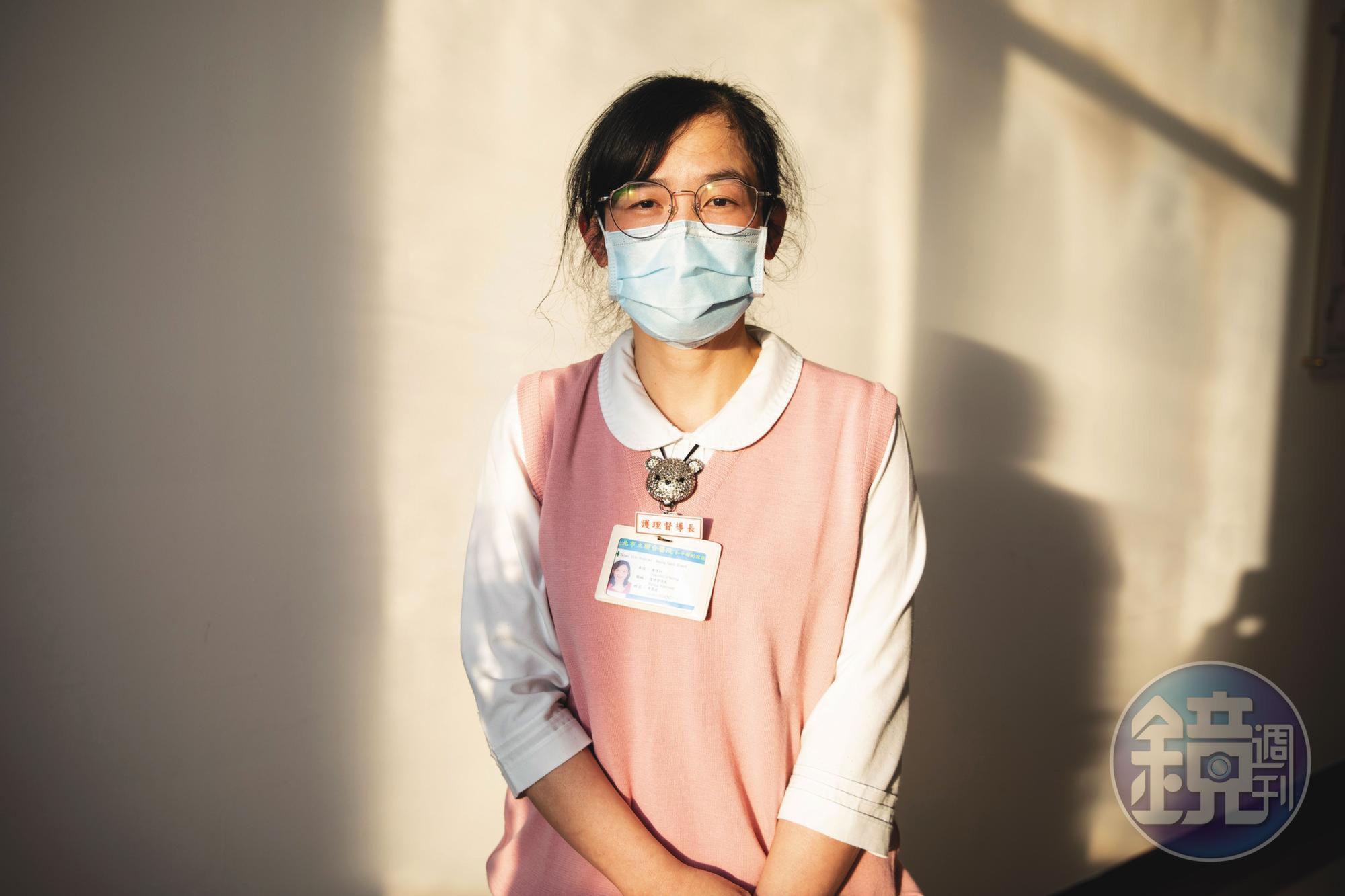 黃露萩現在於和平醫院擔任督導，訓練新進護理師進入負壓隔離病房的作業流程，也傳承當年的抗煞經驗。
