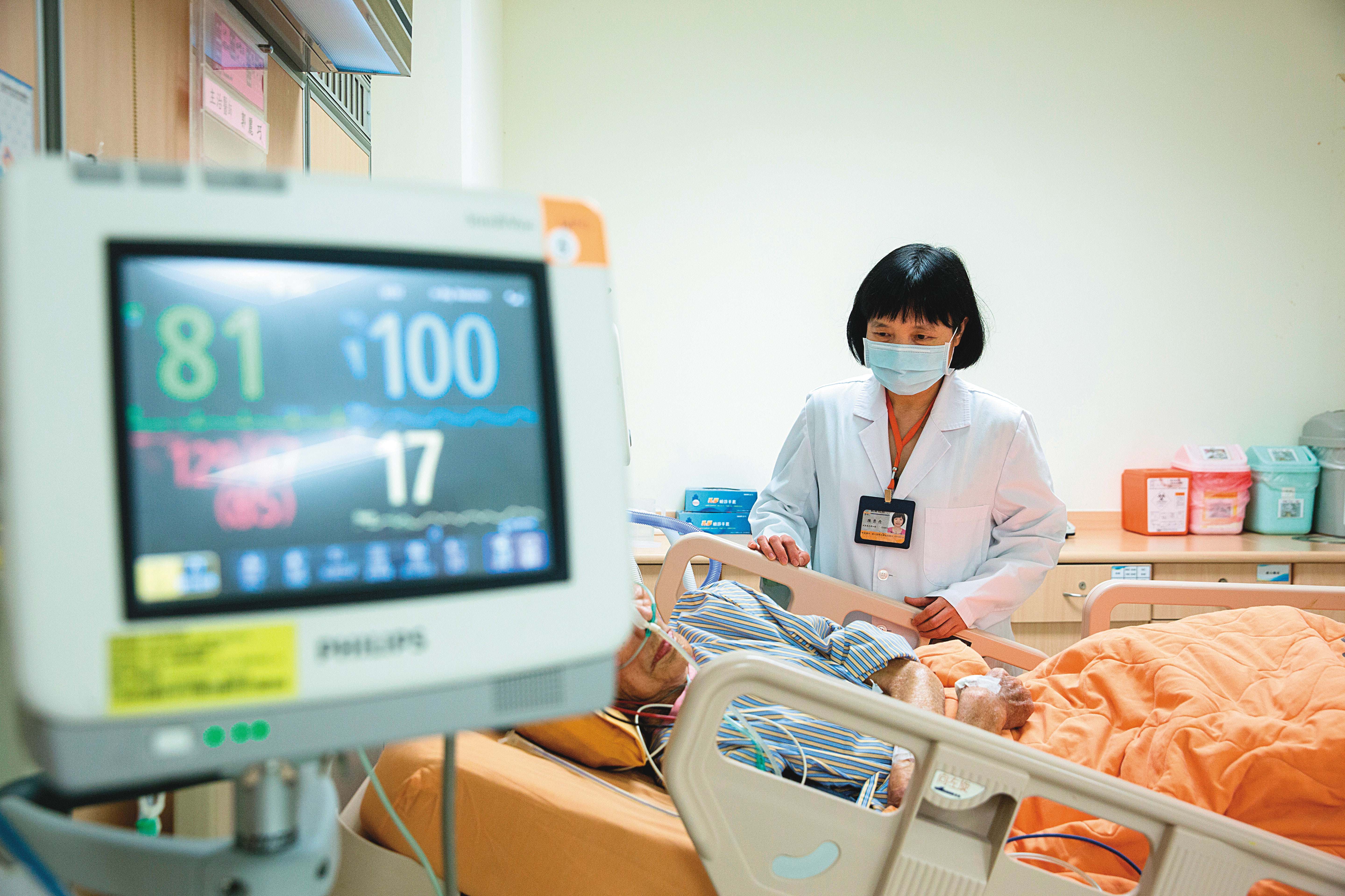 陳秀丹對台灣有信心,但也呼籲政府藉機為台灣的健保制度好好健檢,「台灣健保全世界都羨慕,保費低品質高,是壓榨醫護人員的結果。」