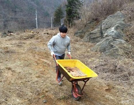 N號房事件嫌犯趙主賓長相與身分被公開,不僅大學畢業還曾領獎學金,直到今年初還參加公益活動,卻做出經營色情聊天室的犯罪行為。(翻攝自網路圖片)