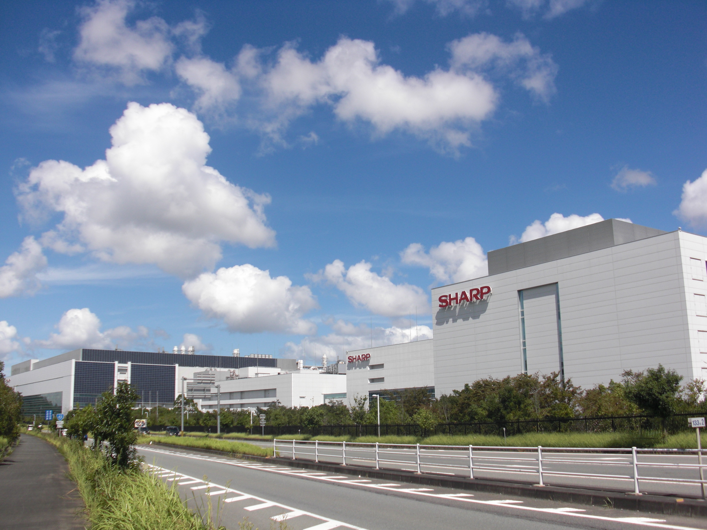 夏普日本三重縣多氣郡多氣町工廠。(翻攝自維基百科)