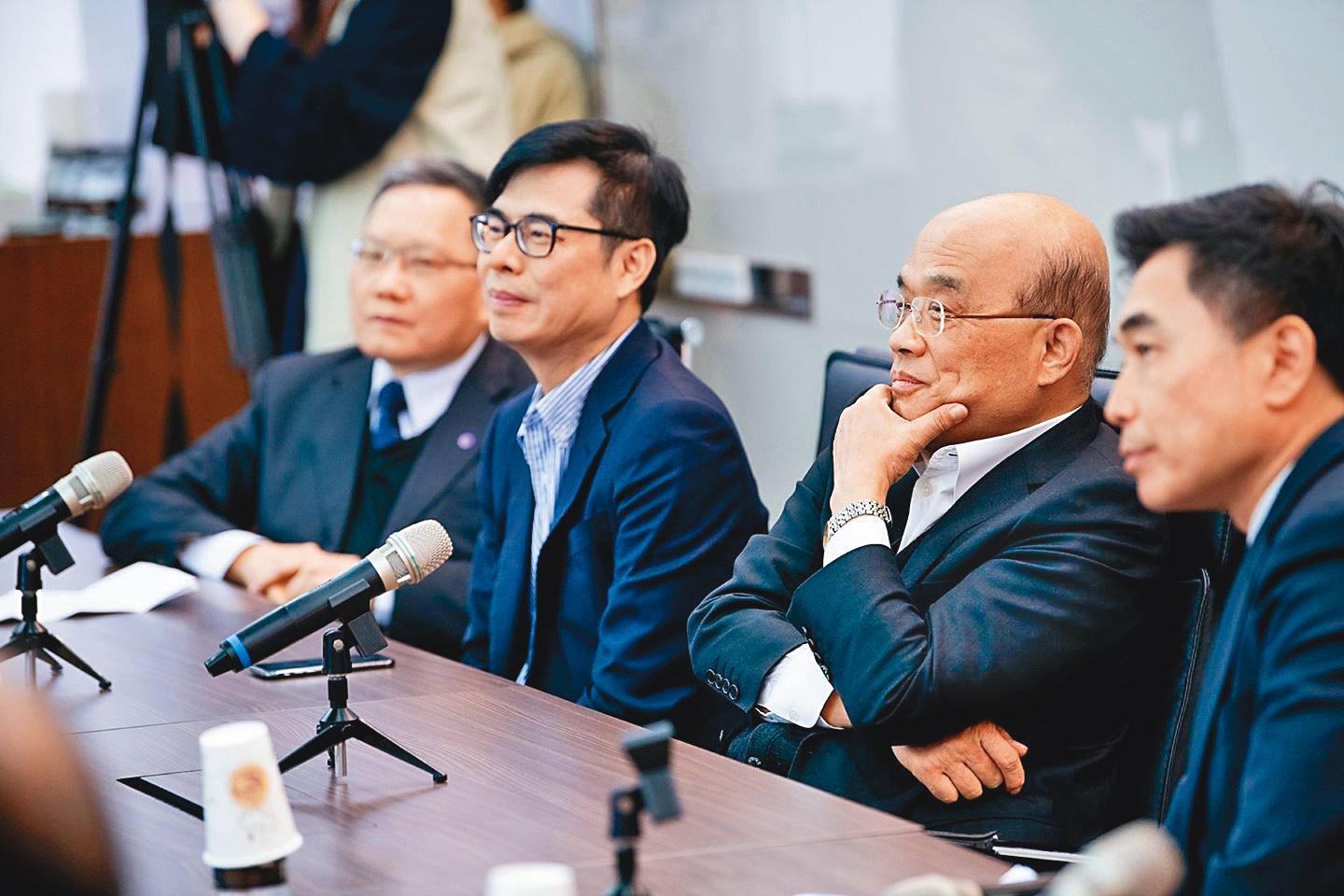 布局第2階段防疫,總統蔡英文召集府院高層密商,行政院副院長陳其邁在會中建議,入境管制應擴及轉機客。(翻攝陳其邁臉書)