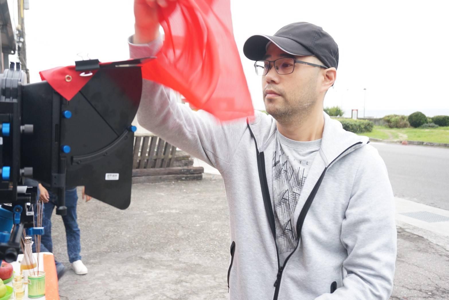 同時擔任編劇的導演邱暉文,表示由真人真事改編而成。《走嘸路》(視野創映提供)