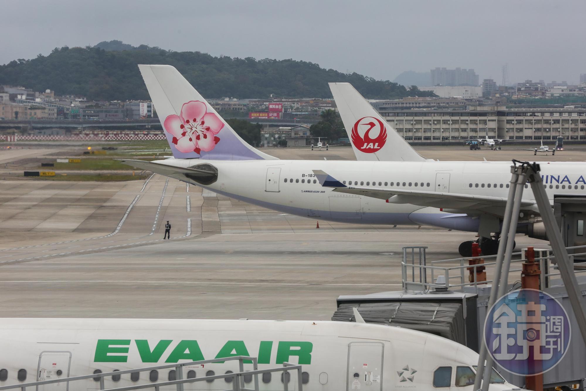 國籍航空華航、長榮接連傳出有機組人員染疫消息。