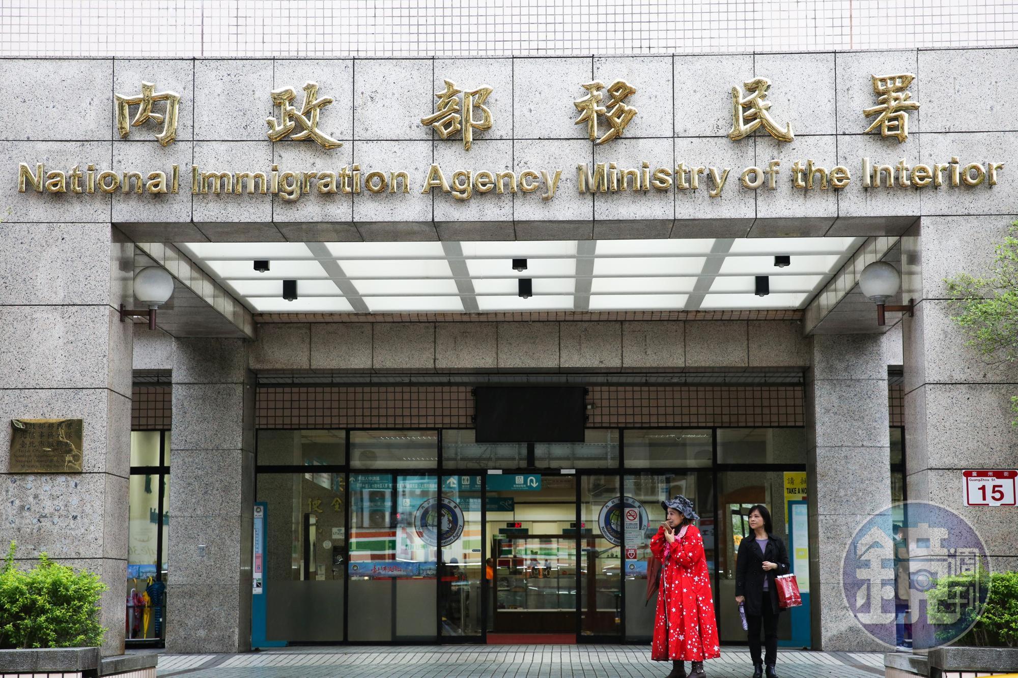 移民署回應,受收容人每日均有量測體溫,且「近日亦無受收容人發燒」。