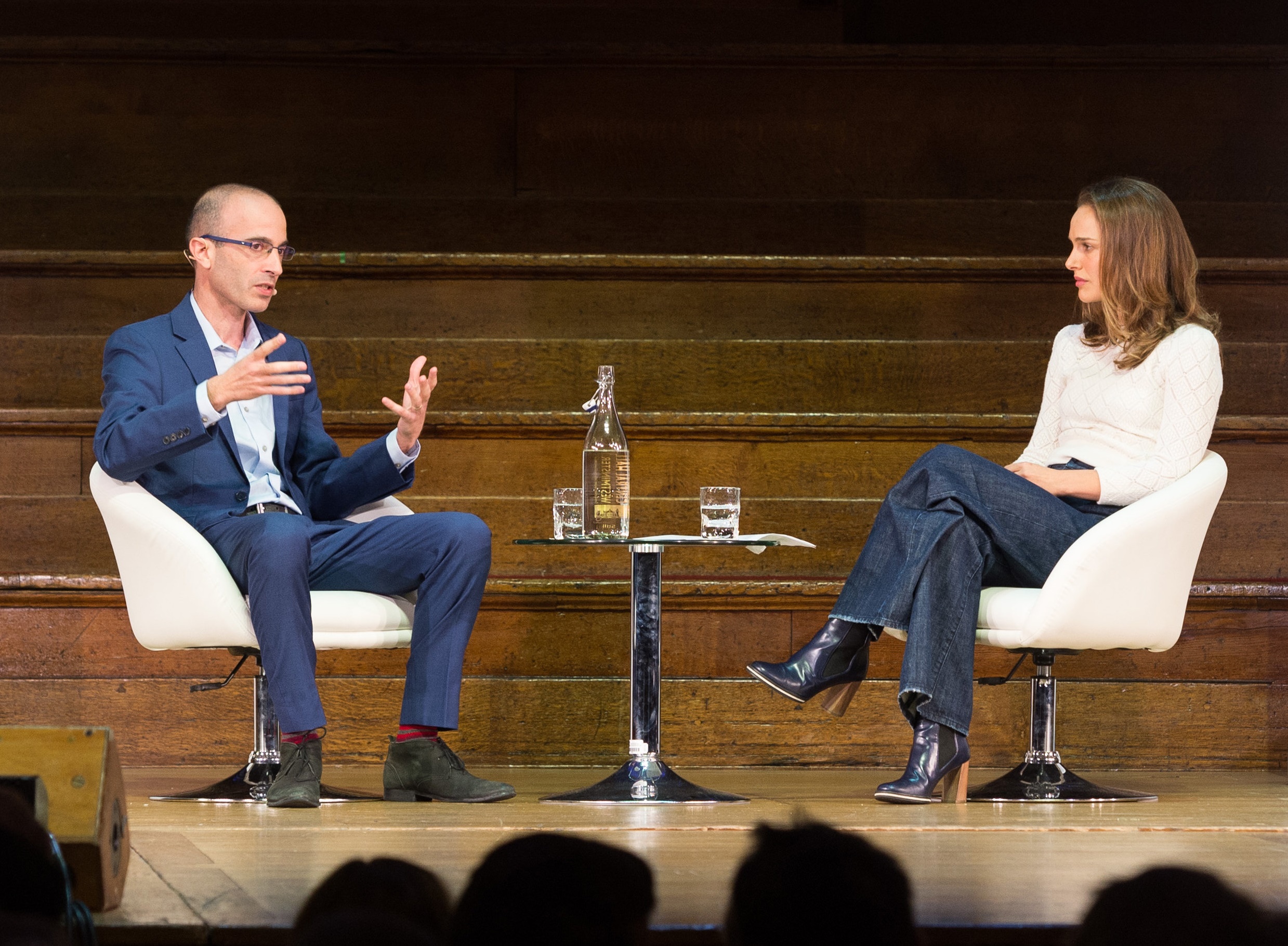 以色列歷史學家哈拉瑞2018年與女星納塔莉波曼共同出席一場座談會。（東方IC）