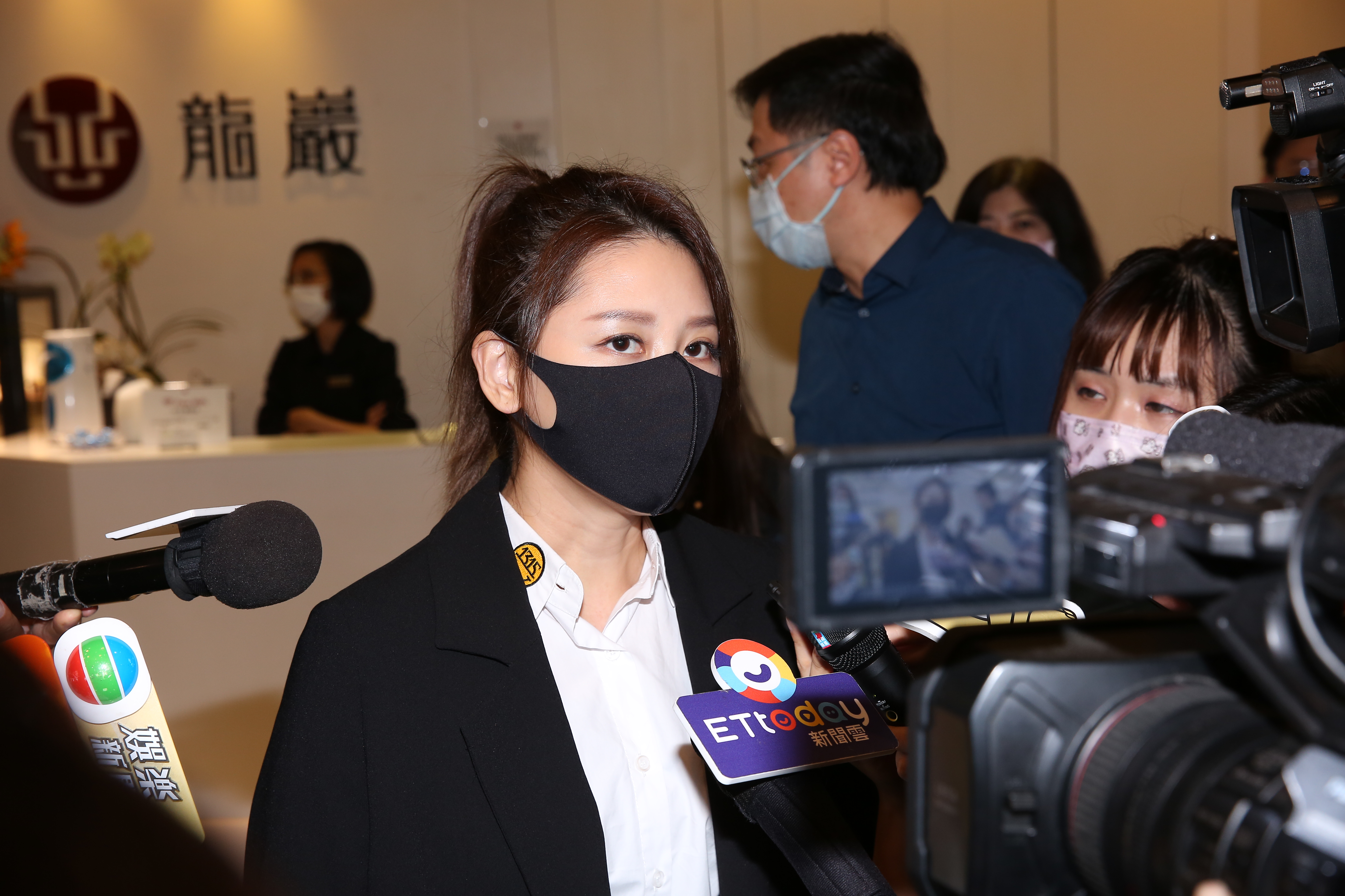 嚴立婷談到辛龍情況，嘆氣表示並不好。