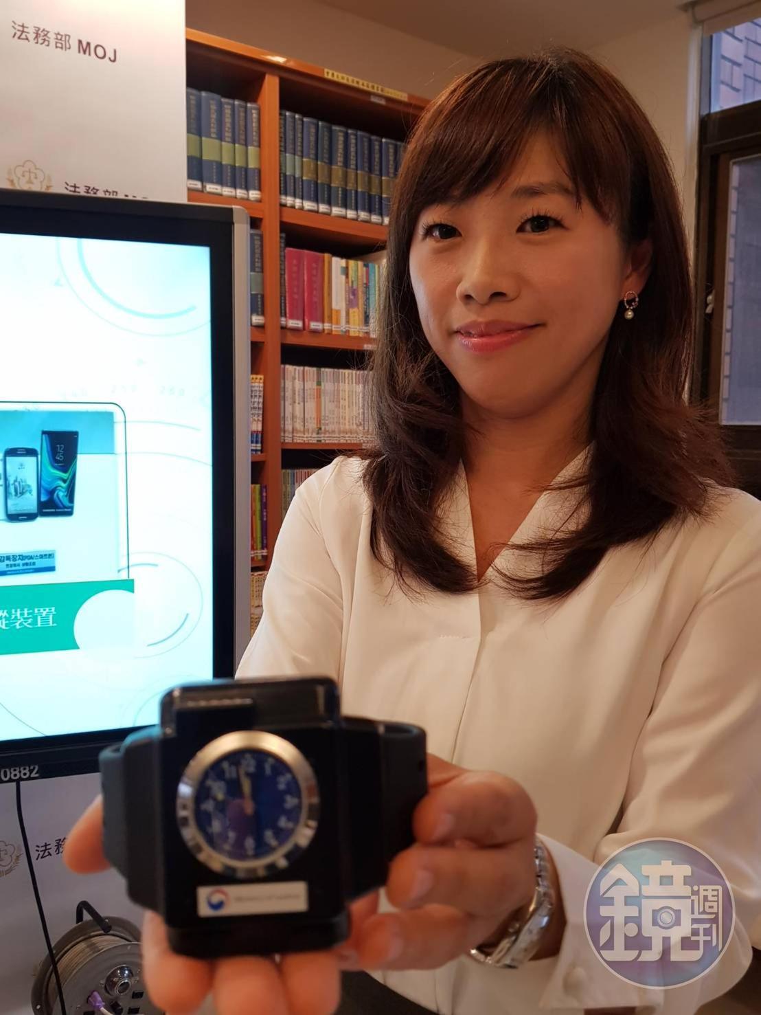 主任檢察官鄧巧羚分享韓國電子監控設備，提到法務部正研議強化科技監控能力。
