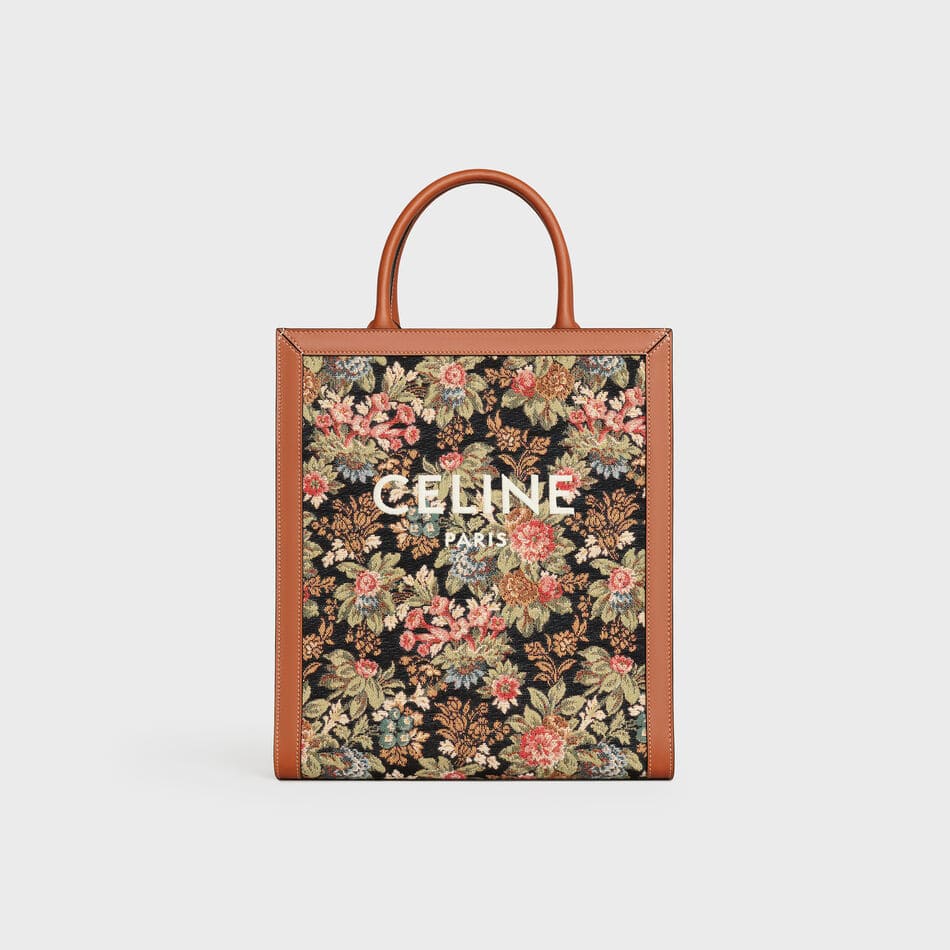 CABAS復古緹花與天然小牛皮托特包,NT$52,000。(CELINE提供)