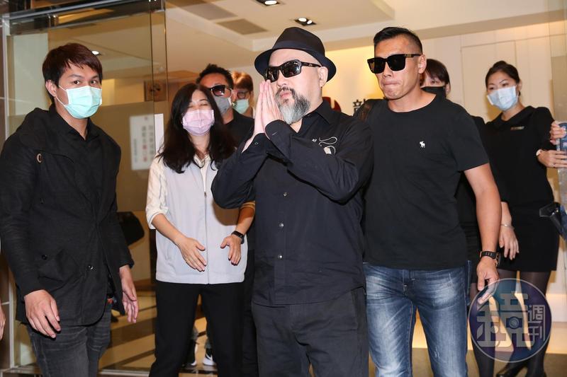 辛龍為了劉真的病情心力交瘁，25日出現在靈堂。