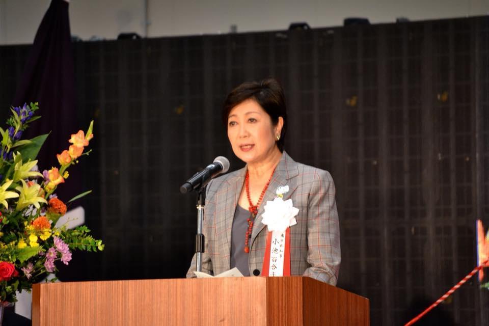 東京都知事小池百合子昨晚召開記者會,要求東京民眾盡可能在家上班,晚上也不要出門,週末避免外出。圖為資料照。(翻攝自小池百合子臉書)