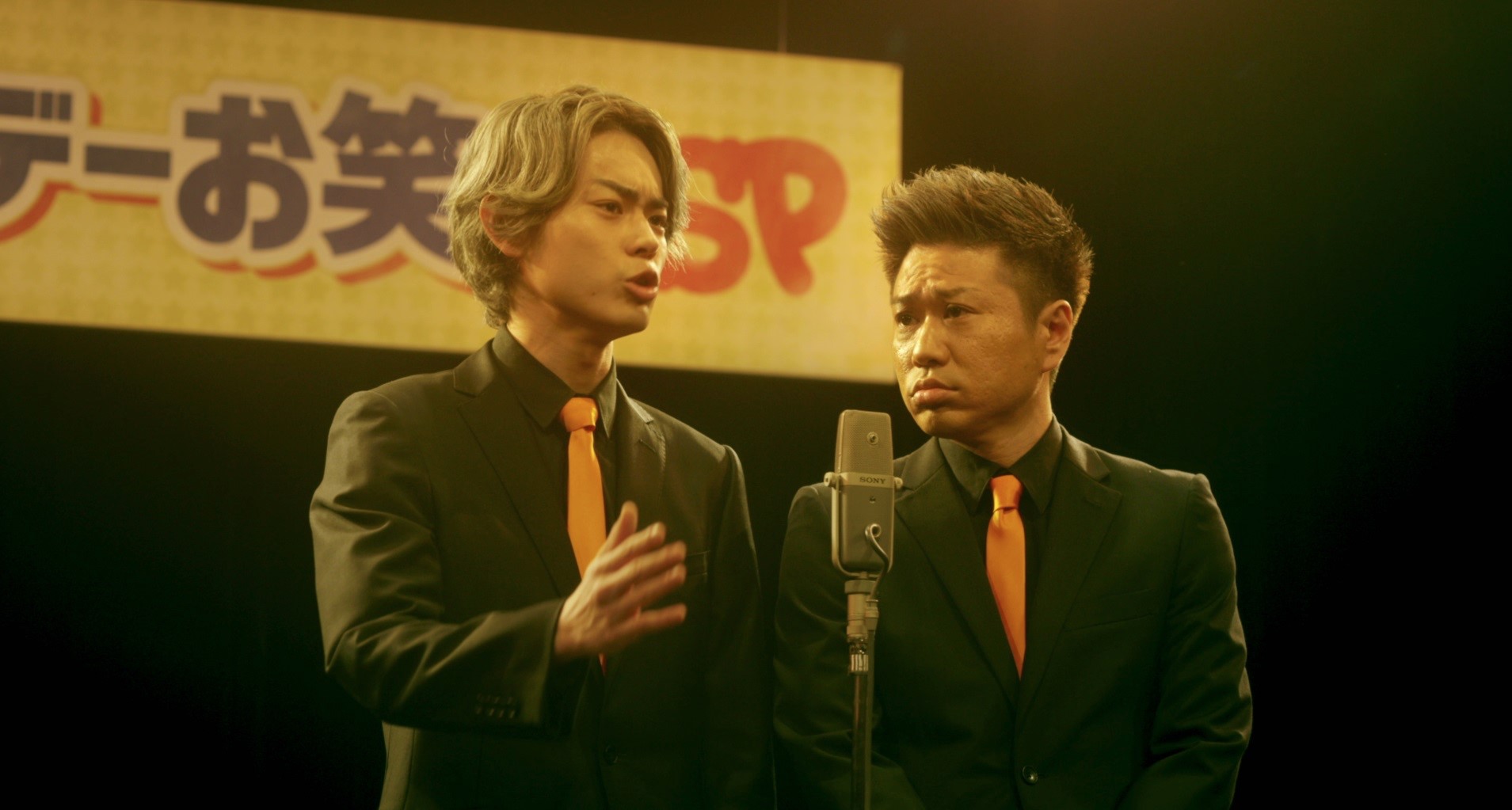 以漫才師為主題的日片《火花》是根據暢銷小說改編，如實呈現漫才藝人的工作和生活。（安可電影提供）