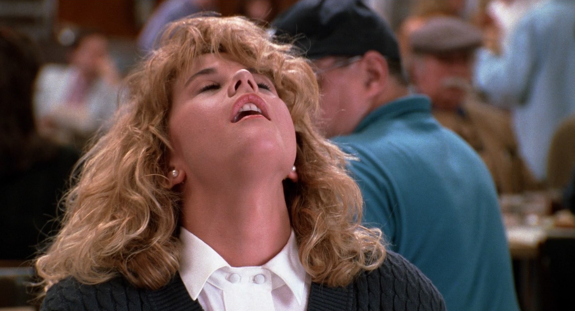 俄羅斯性學專家日前聲稱「性高潮會殺死所有冠狀病毒」，圖為《當哈利遇上莎莉》電影中梅格·萊恩在餐廳裡當眾表演性高潮。（翻攝自臉書）