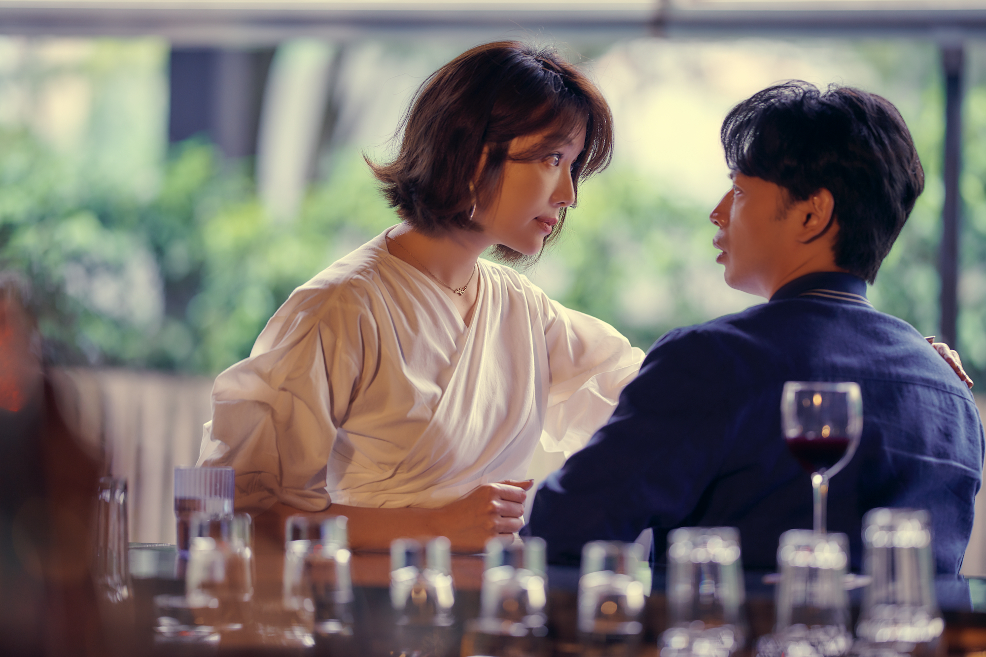 蔡淑臻在電影中為阿KEN開示，說女生要的不是那麼複雜。（藝起娛樂提供）