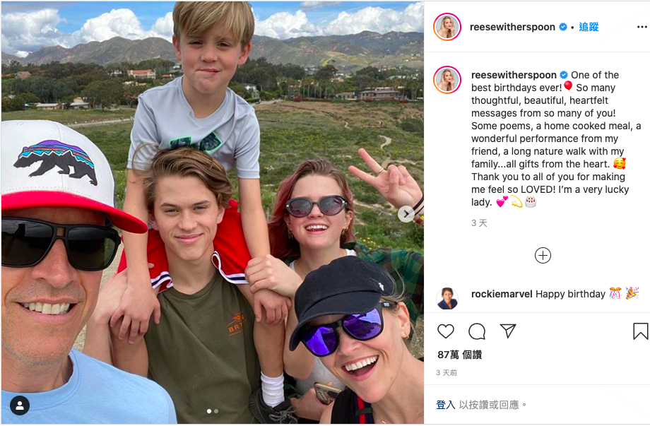 瑞絲薇斯朋（右）全家福，老公提姆（左起）、7歲田納西、16歲狄肯、20歲的艾娃。（翻攝自Reese Witherspoon 官方Instagram）