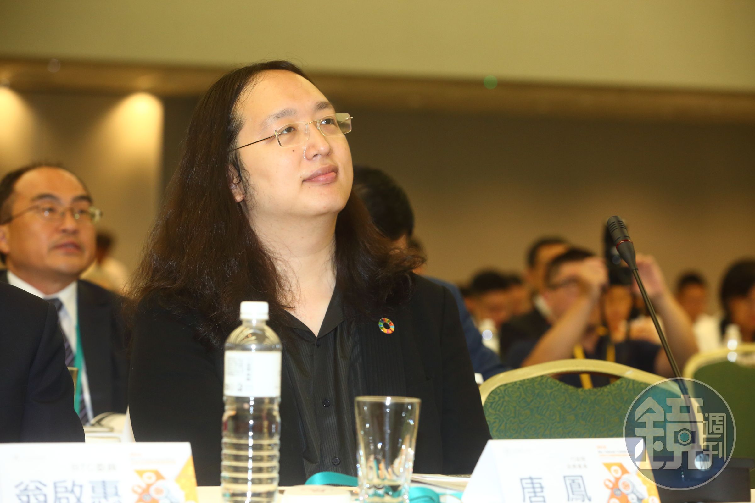 行政院政務委員唐鳳實測領口罩取貨速度，表示只用了不到一分鐘就順利取到貨了。圖為資料照。