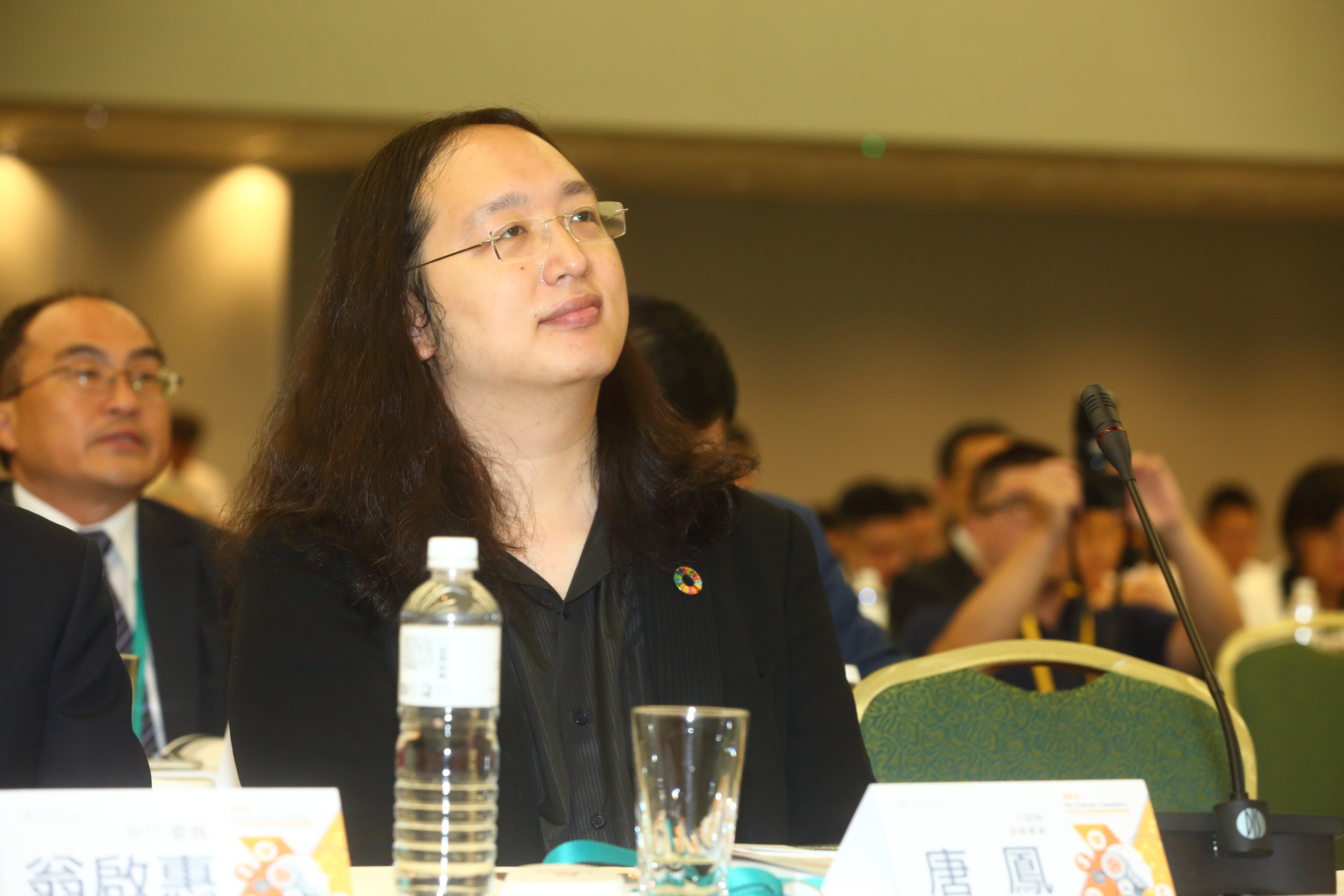 行政院政務委員唐鳳實測領口罩取貨速度，表示只用了不到一分鐘就順利取到貨了。圖為資料照。