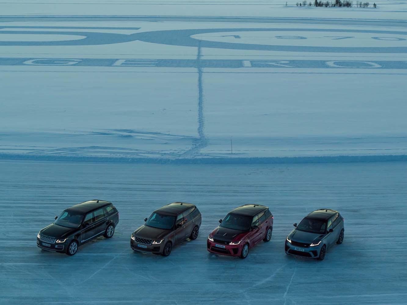 Land Rover SVO特製車部門的工程與設計團隊，憑藉其獨特的專業知識與精湛工藝，至今所開發出的四款Range Rover頂級特製化車款齊聚現場。