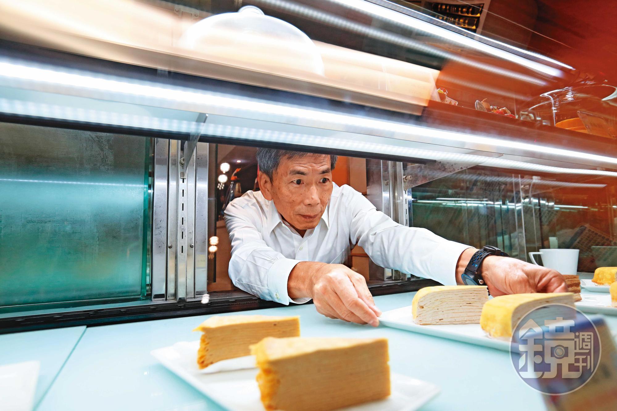 廖憲平相當重視蛋糕的保冷，門市的冰櫃都是特別訂製，溫度維持零下8度，希望消費者品嘗時能吃到冰淇淋的冰晶口感。