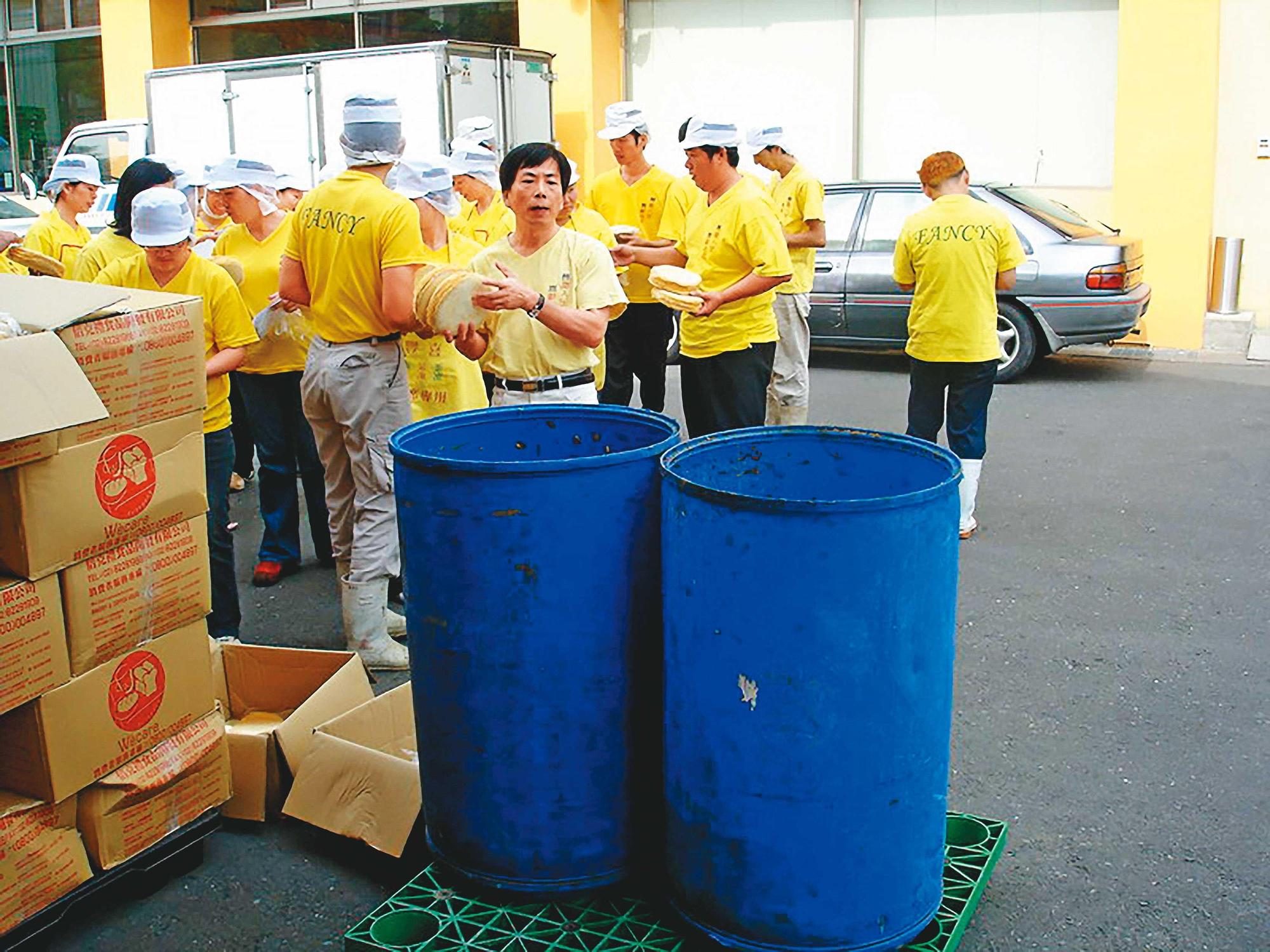 2006年發現販售的蛋皮發霉，廖憲平回收蛋皮、買回蛋糕，與員工一起銷毀。