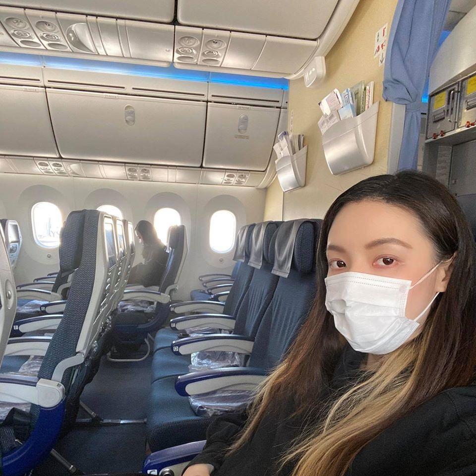 歐陽靖回台的日航班機非常空。（翻攝自歐陽靖臉書）