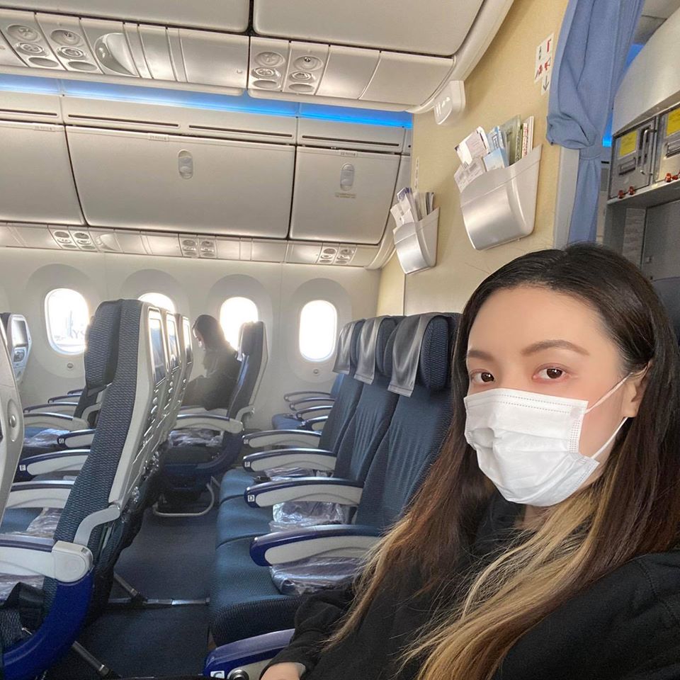 歐陽靖回台的日航班機非常空。(翻攝自歐陽靖臉書)