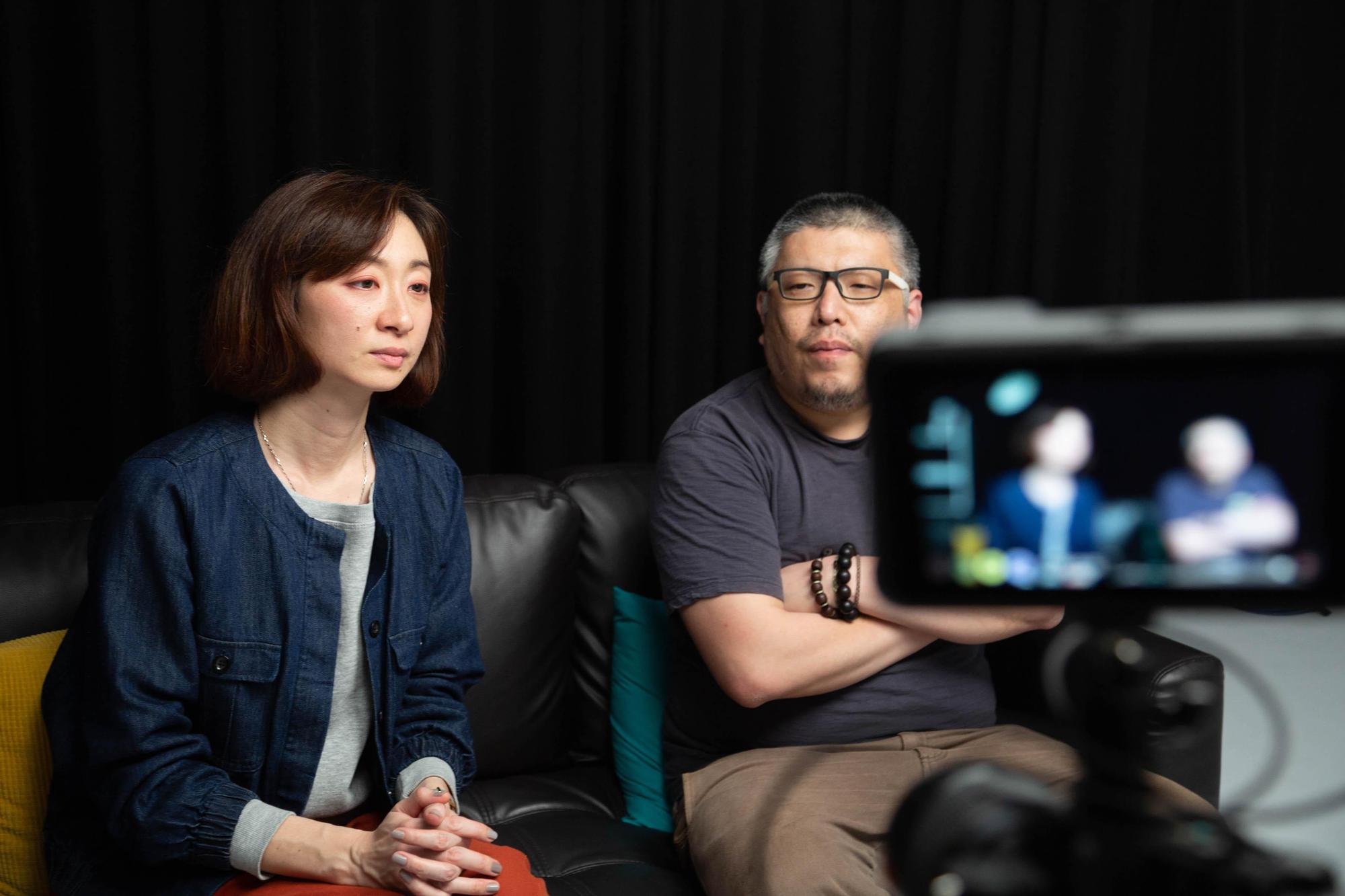 《千年一問》導演王婉柔(左)、監製王師。(牽猴子提供)