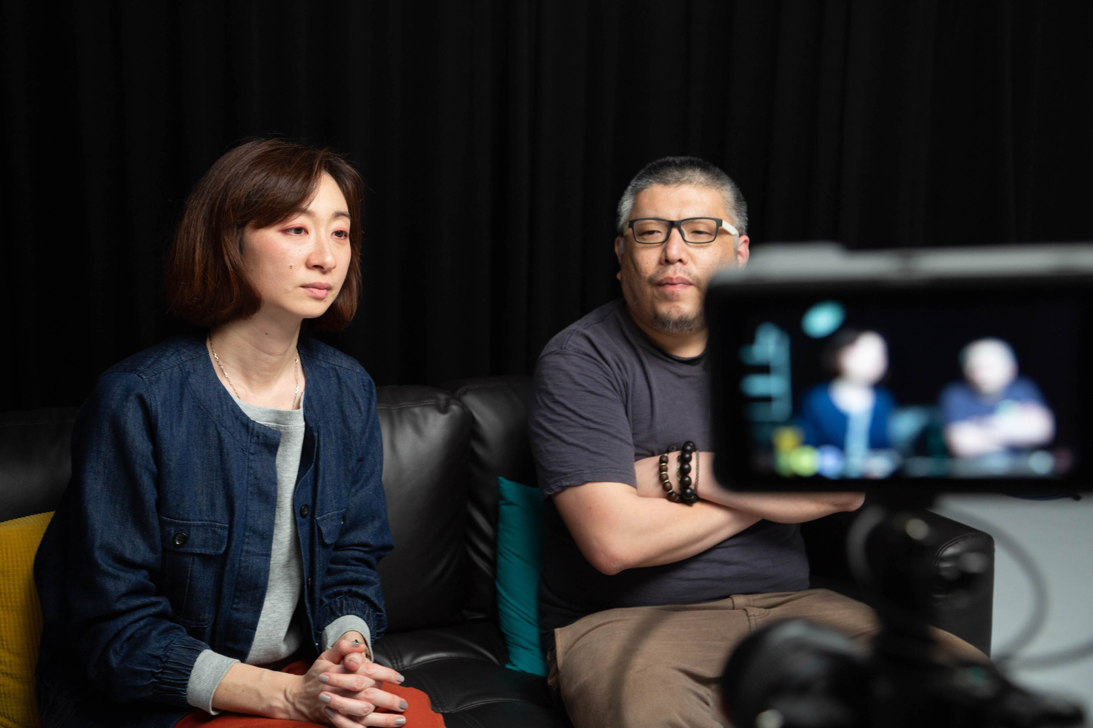 《千年一問》導演王婉柔(左)、監製王師。(牽猴子提供)