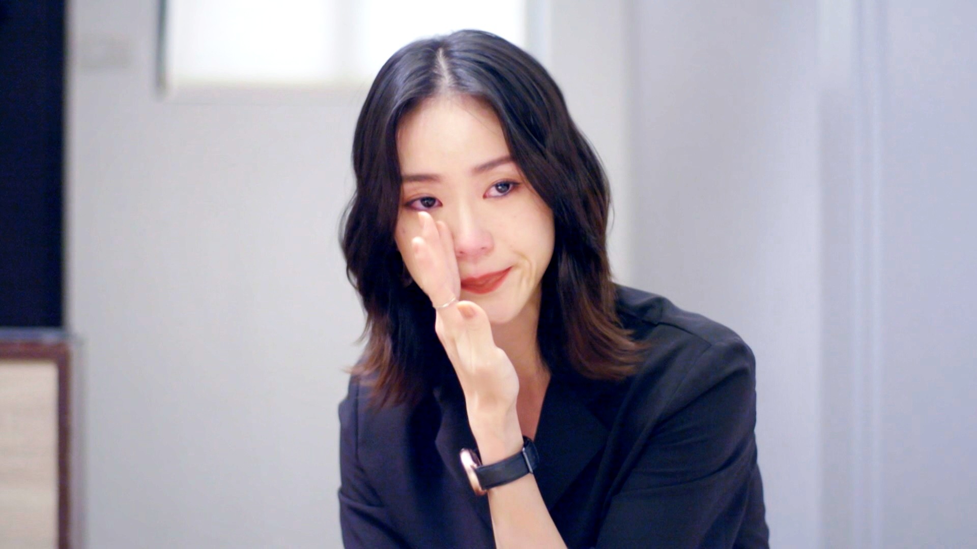 鍾瑶飾演事業女強人,卻遭到不少打擊。(三立提供)