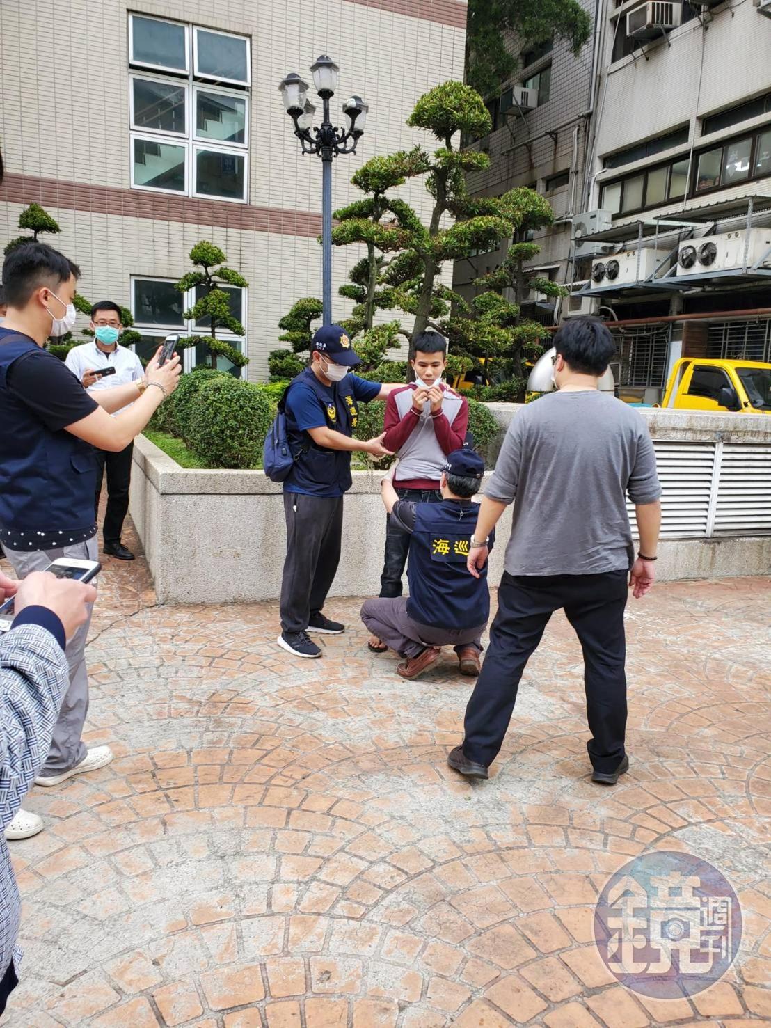 海巡人員將剩下的2名越南籍偷渡客緝拿歸案。