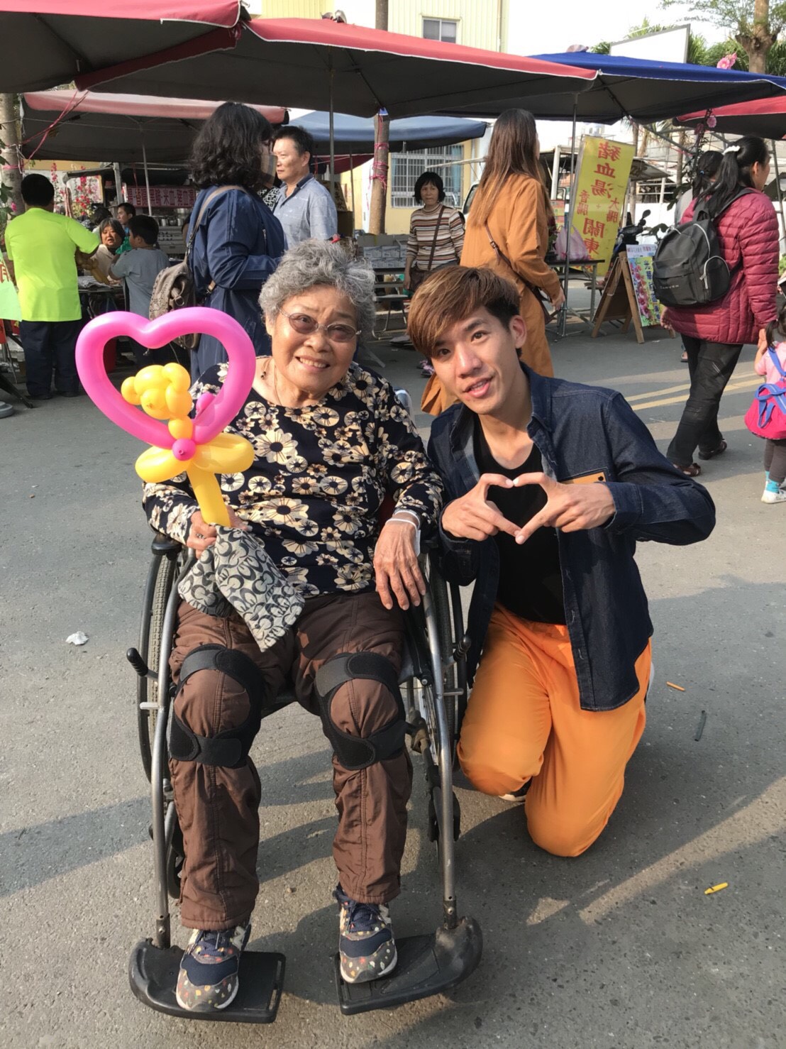 藉由表演傳送正能量的兔兔，時常為觀眾帶來歡笑與幸福。（兔兔提供）