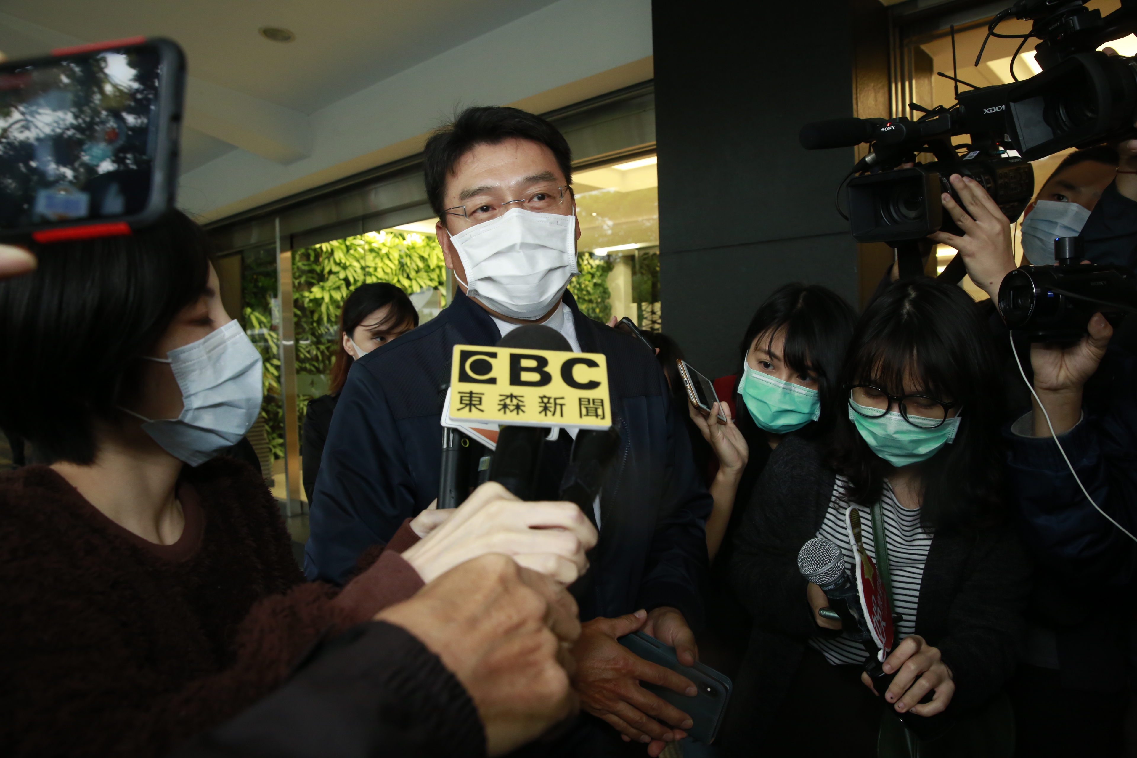 謝震武過去曾與劉真合作電視節目，發現她只要有舞蹈，就像一隻鳳凰飛出來一樣。