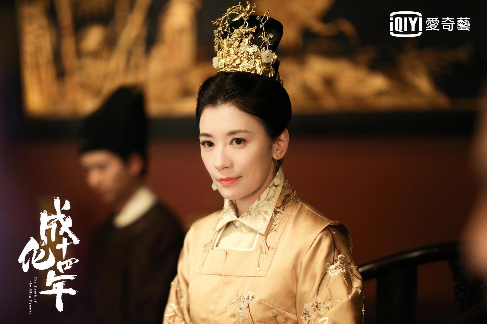 賈靜雯飾演歷史上著名既妒且悍的悍妃萬貴妃,而在《成化十四年》中她時而霸氣,時而柔情似水。(愛奇藝台灣站)