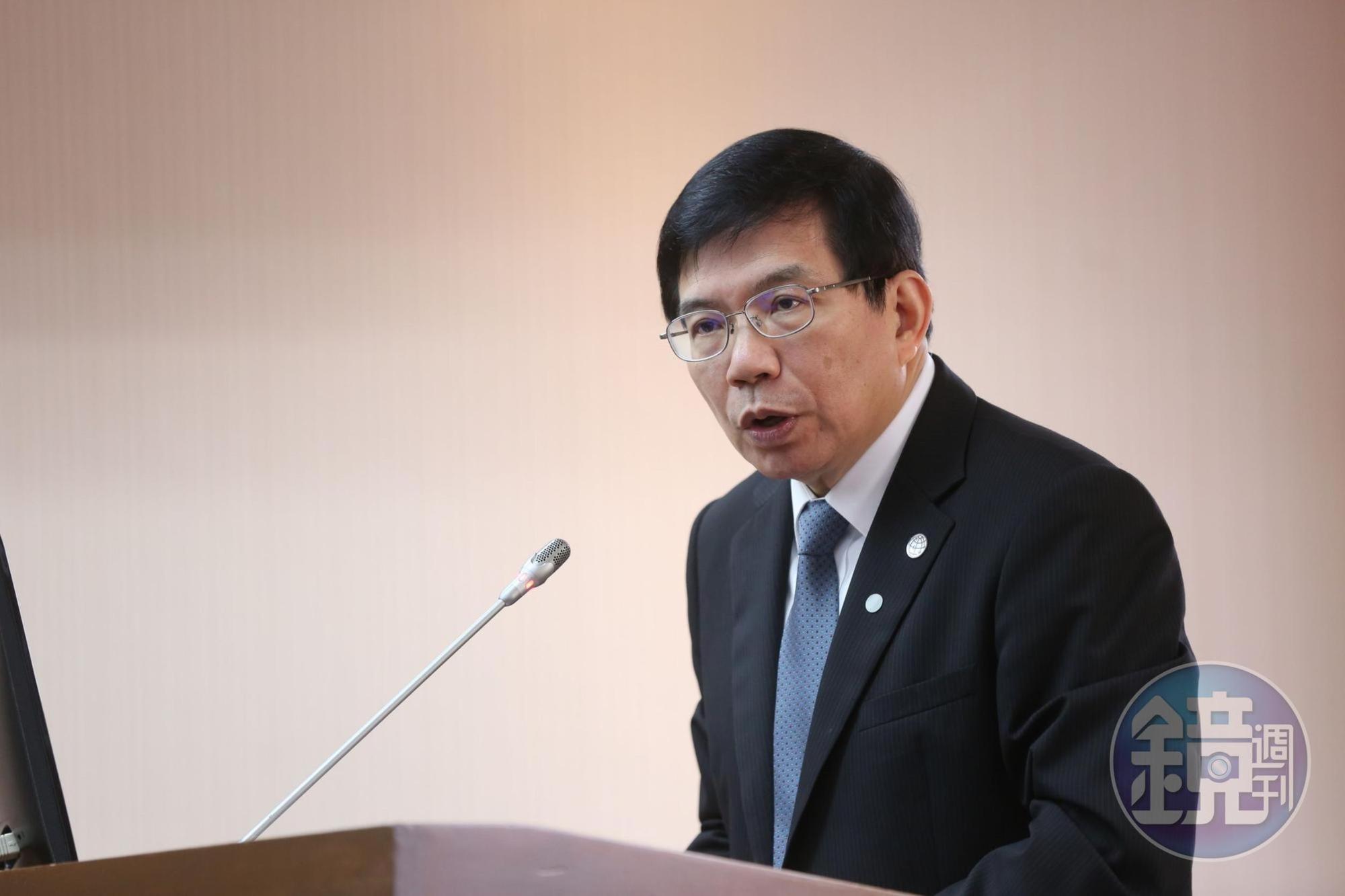 交通部次長王國材在立法院接受備詢。