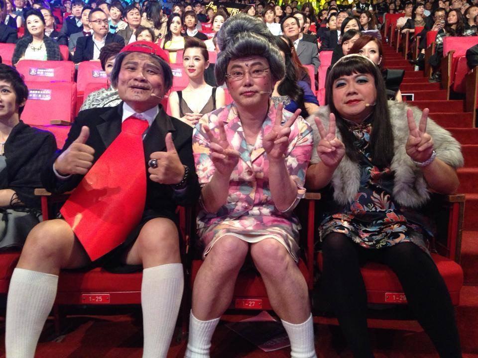 陽帆(中)扮演的「陽婆婆」靈感來自志村健扮演的「瞳婆婆」。(翻攝自劉景莊茱莉的分享天地臉書)