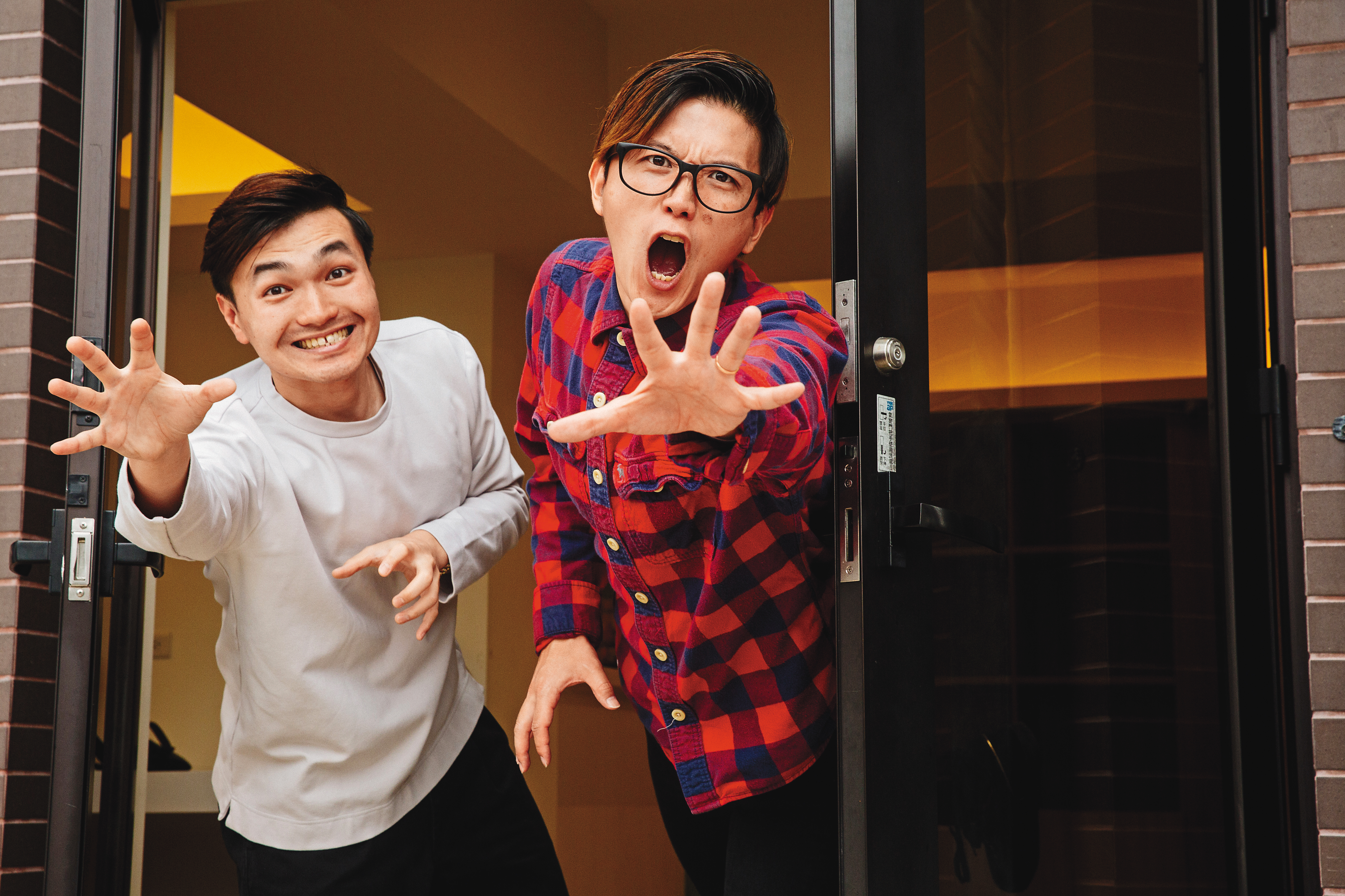 5年前來台發展的日本搞笑藝人漫才少爺，是由三木奮（右）和太田拓郎（左）組合的表演團體。