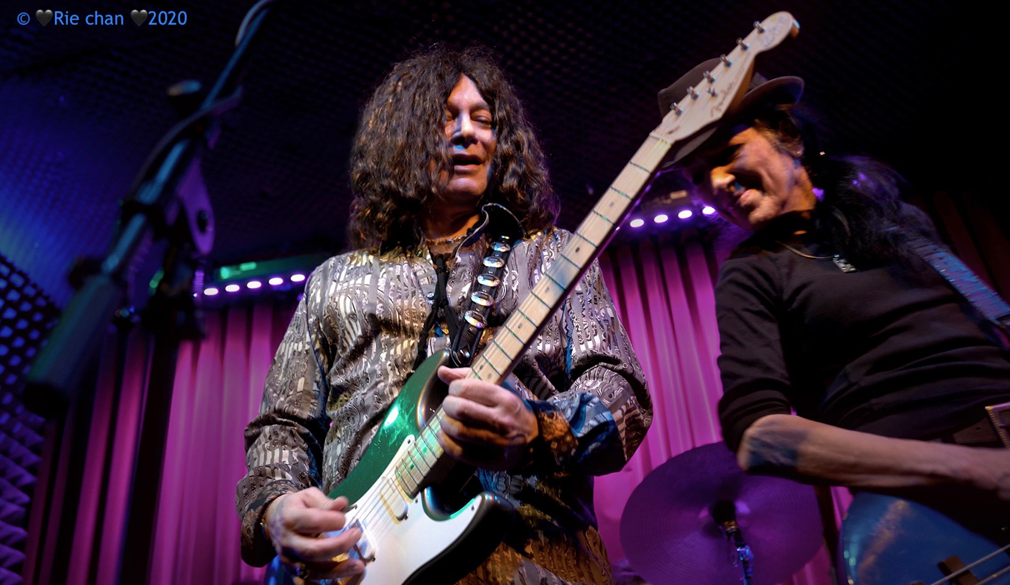 英國知名樂團Arrows主唱艾倫梅里爾不幸死於新冠肺炎，享壽69歲。（翻攝臉書）