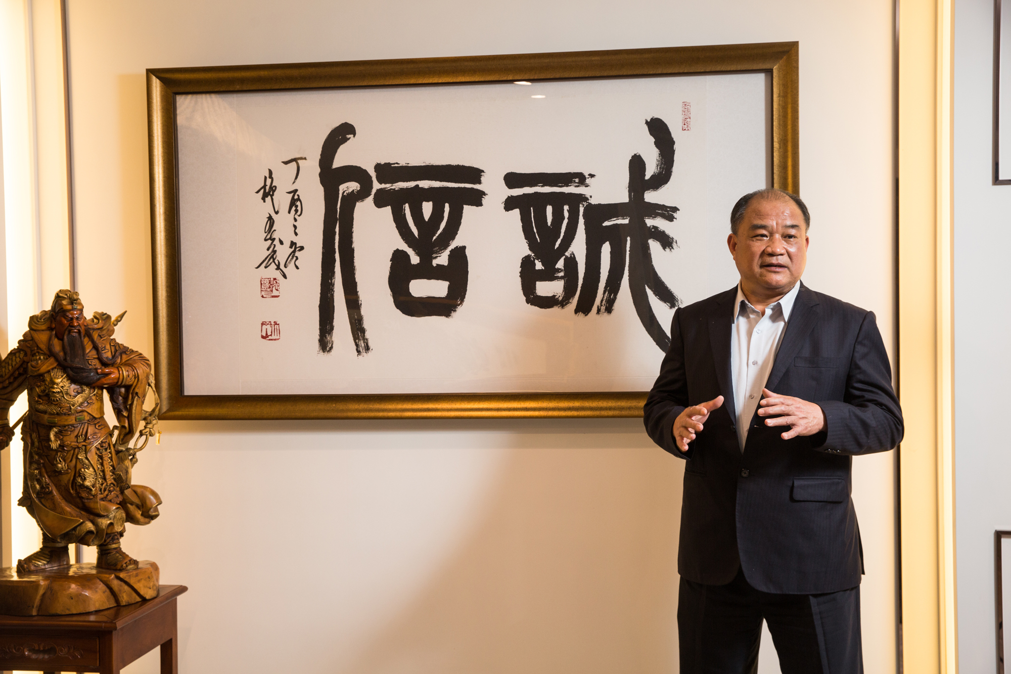 賴文祥原本是鐵窗師傅，看見日本人用型鋼蓋大樓決定轉蓋房子，和二個股東合資成立世紀鋼鐵廠。