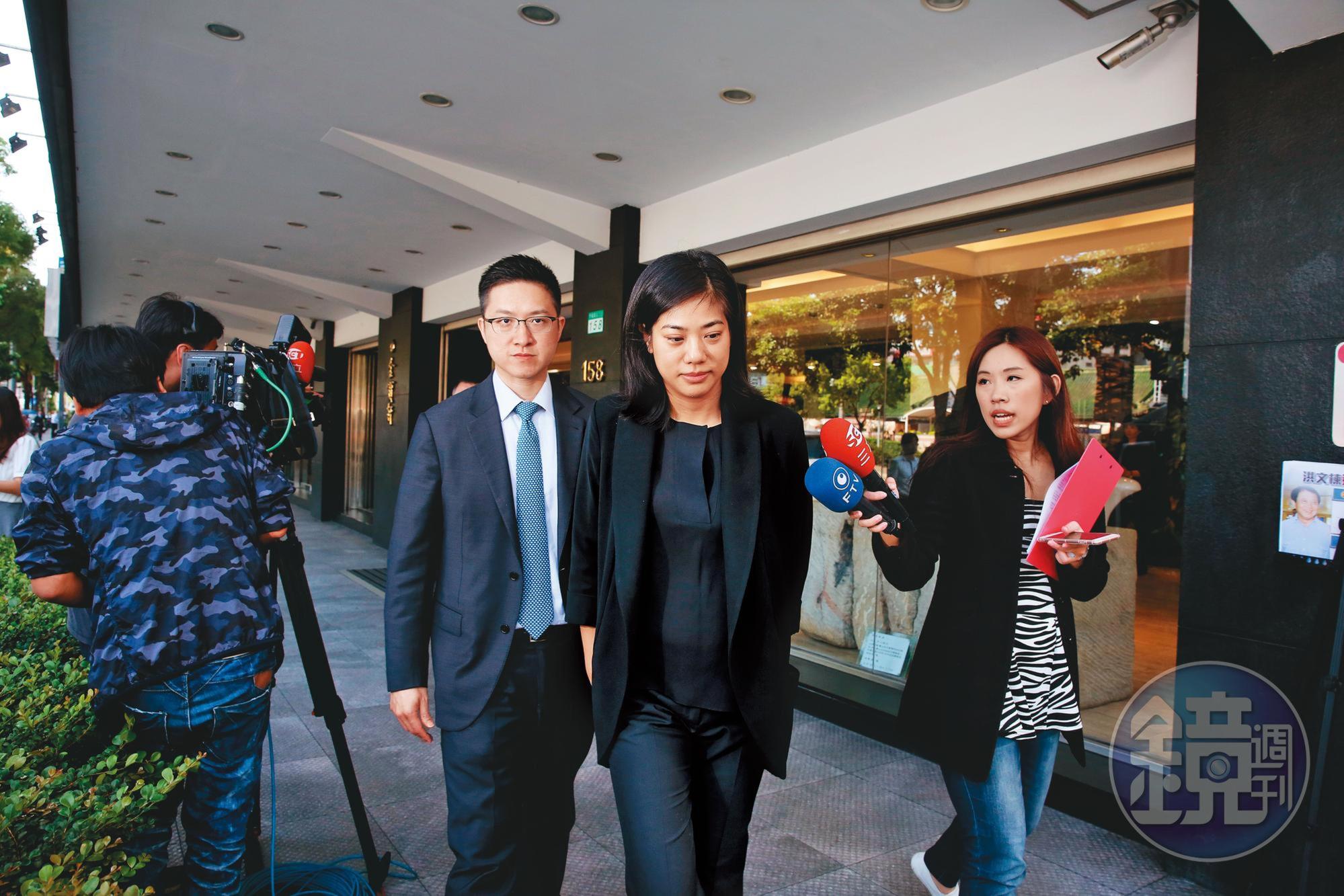 華南永昌副董事長許元禎,2009年時與新光金控董事長吳東進的小女兒吳欣儒結婚,豪門聯姻引起外界關注。