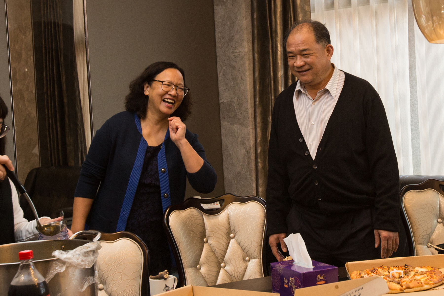 賴文祥（右）與妻子陳杏雪一路相扶持，從做鐵窗小工廠拚到成為上市公司。